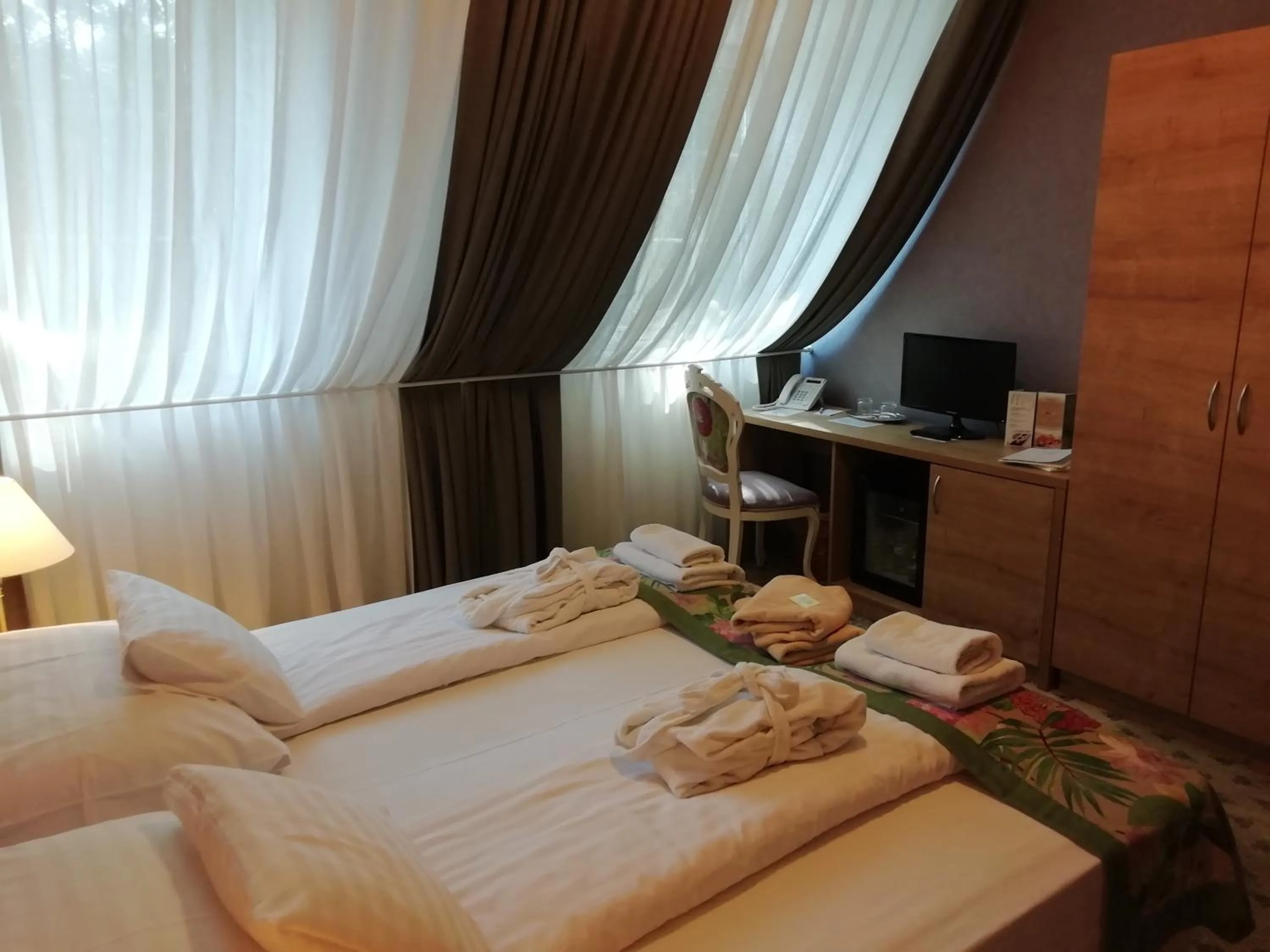 Photo of the whole room, Bed in Batthyány Kúria