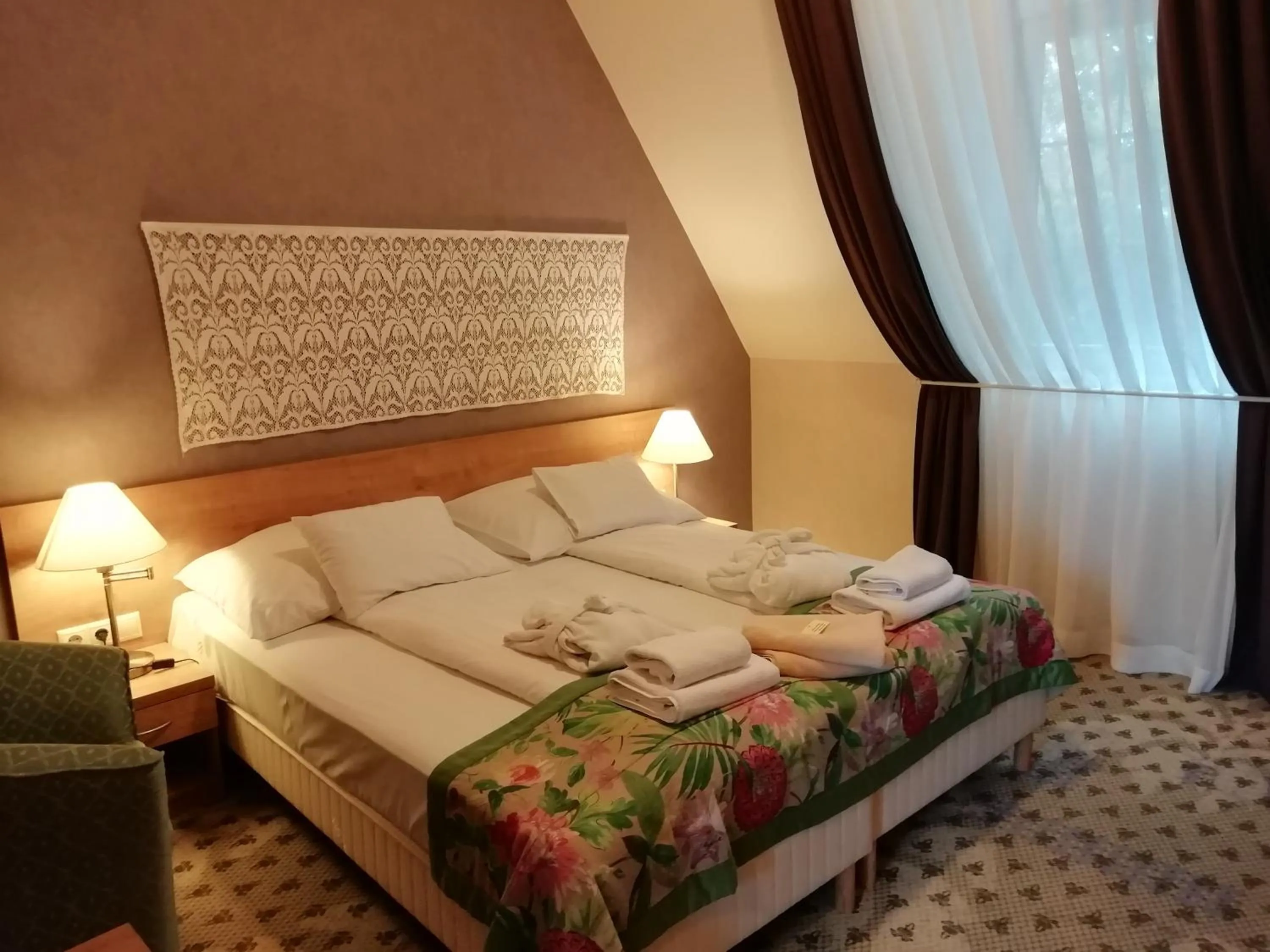 Photo of the whole room, Bed in Batthyány Kúria