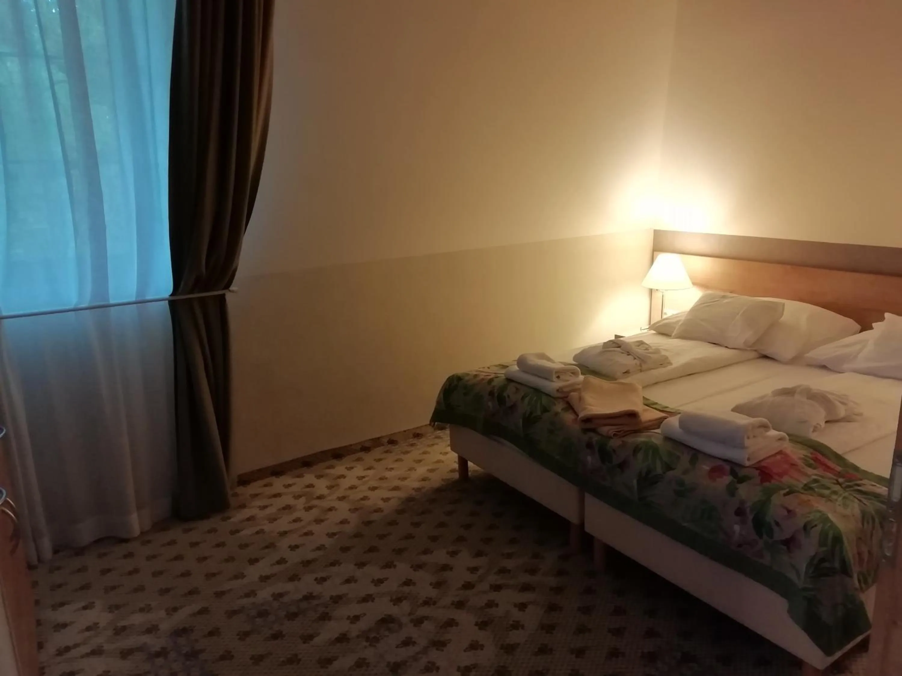 Photo of the whole room, Bed in Batthyány Kúria