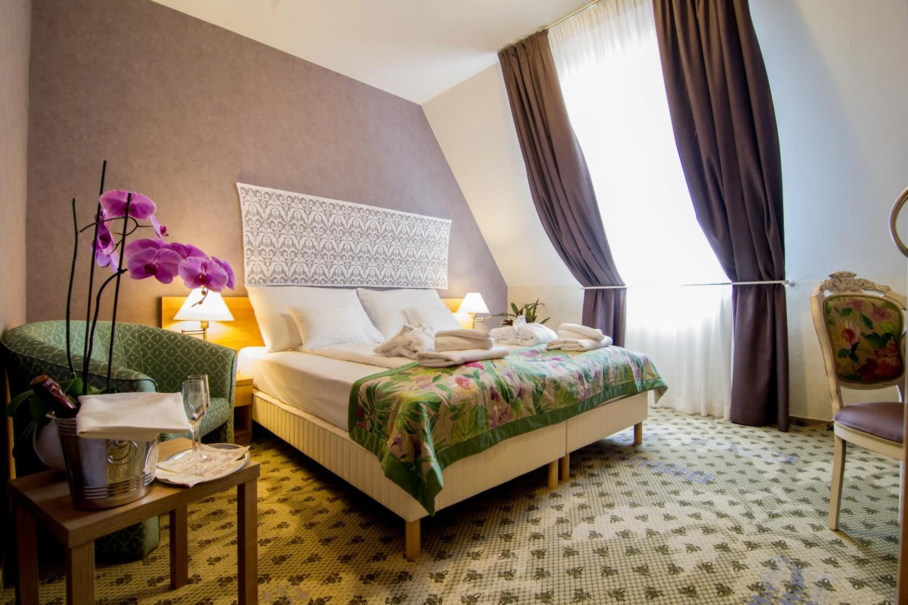 Bedroom, Bed in Batthyány Kúria