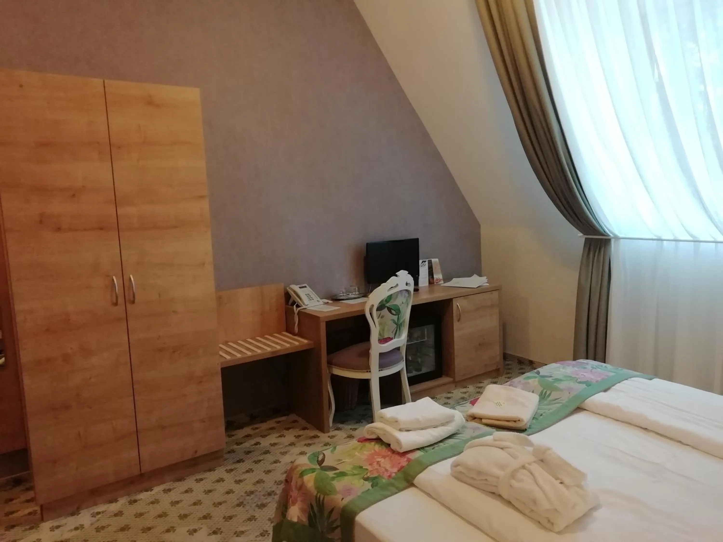Photo of the whole room, Bed in Batthyány Kúria