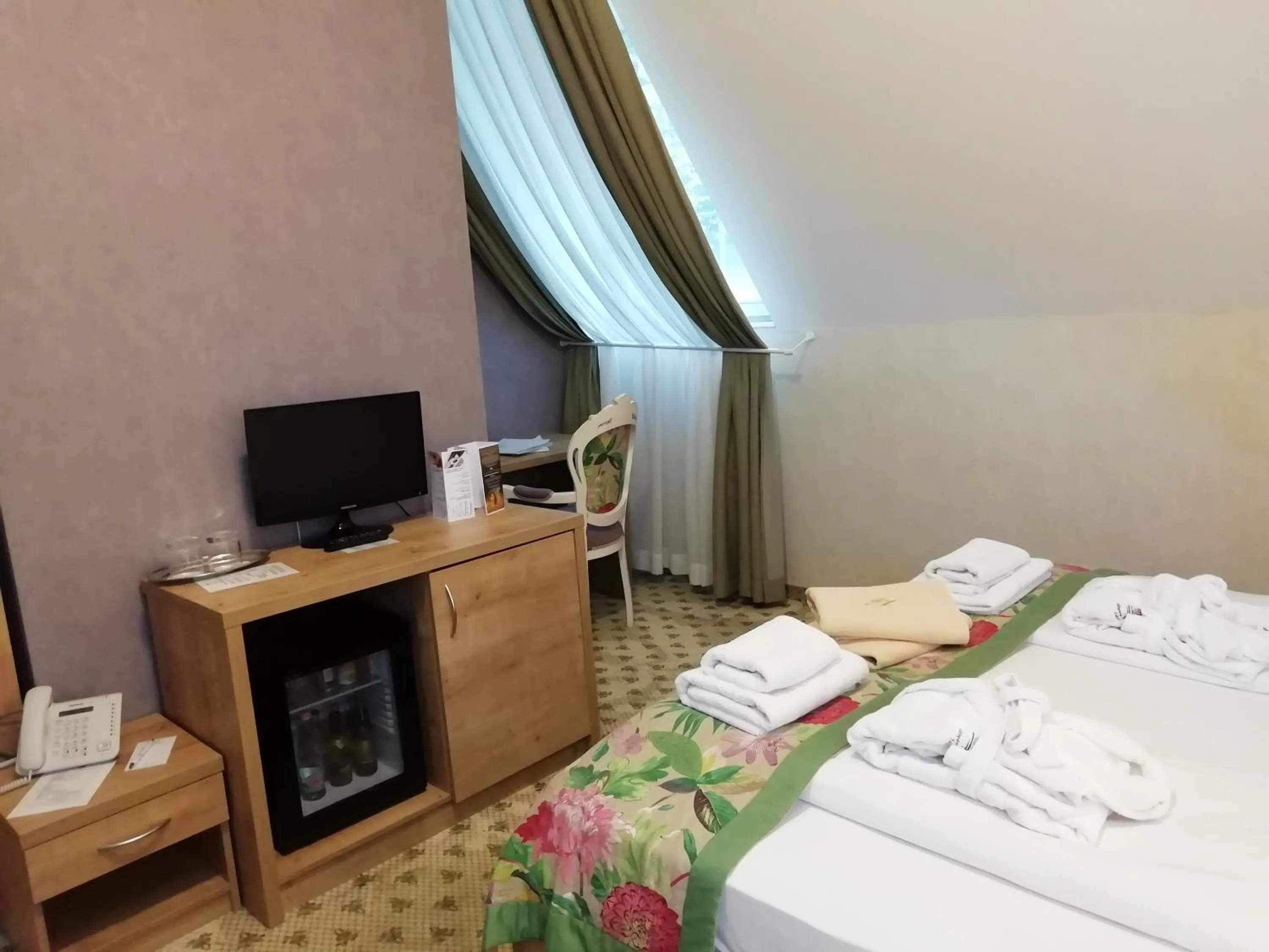 Photo of the whole room, Bed in Batthyány Kúria