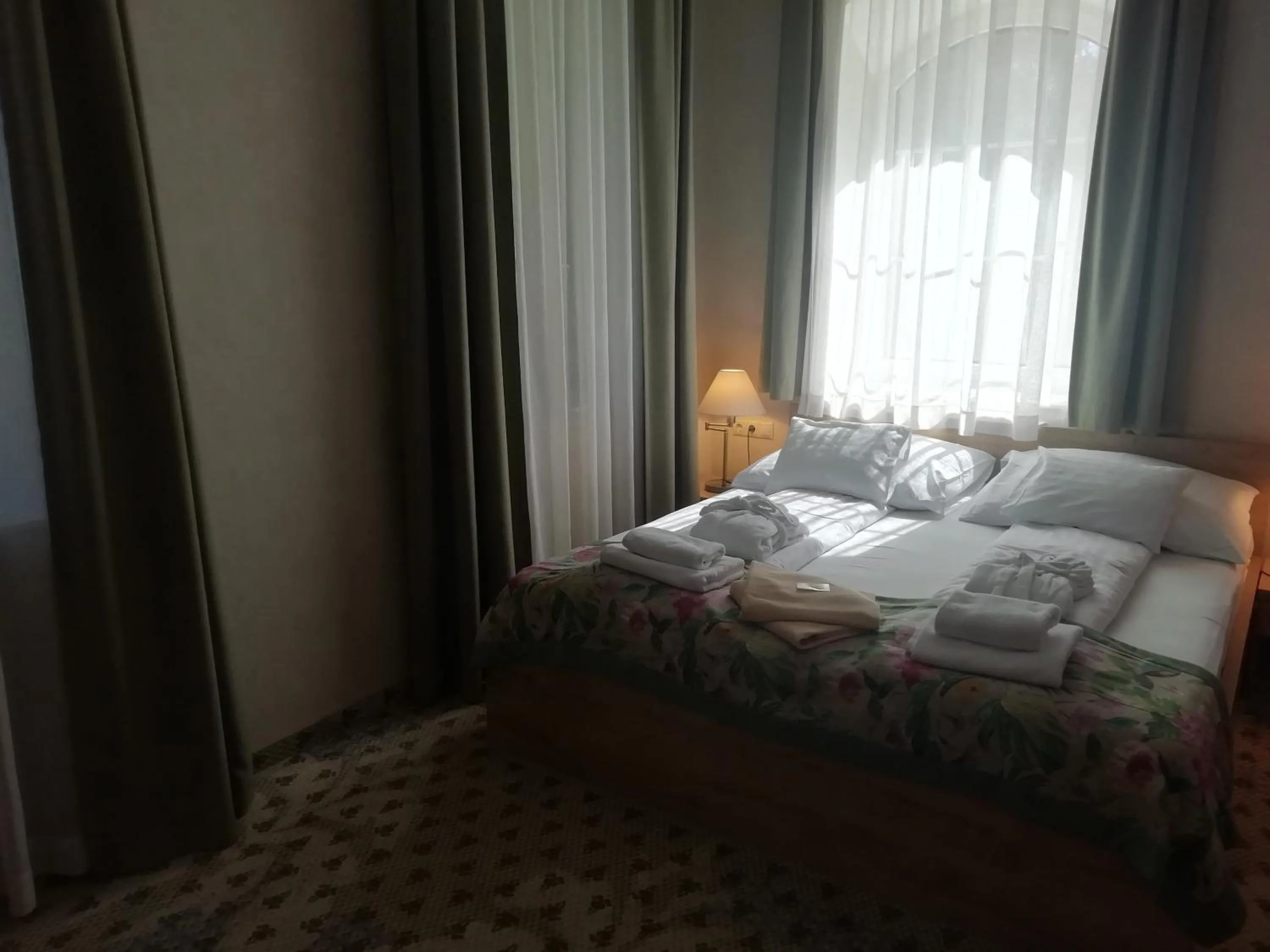 Photo of the whole room, Bed in Batthyány Kúria