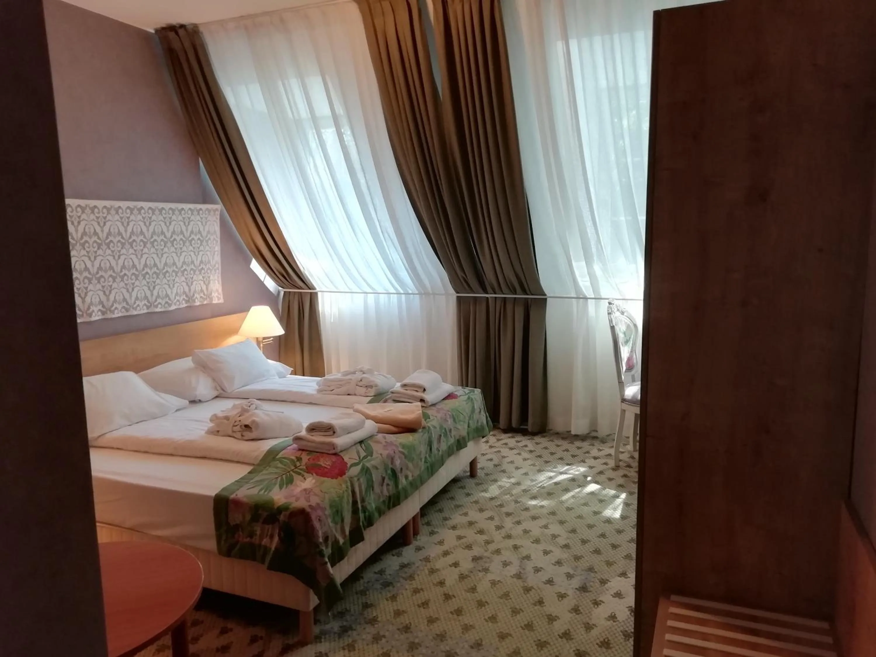 Photo of the whole room, Bed in Batthyány Kúria
