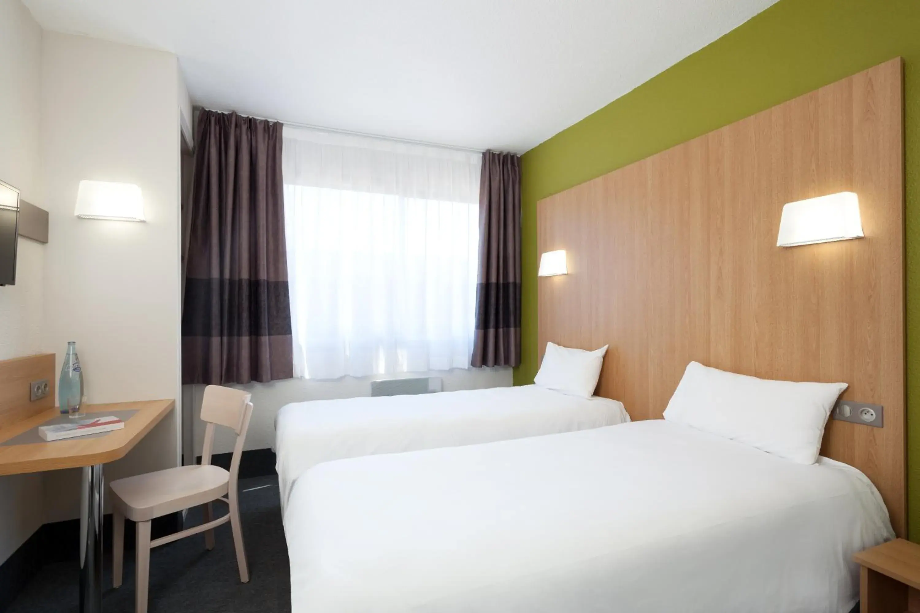 Twin Room in B&B HOTEL Nîmes Ville Active, parking sécurisé gratuit Twin Room in B&B HOTEL Nîmes Ville Active, parking sécurisé gratuit