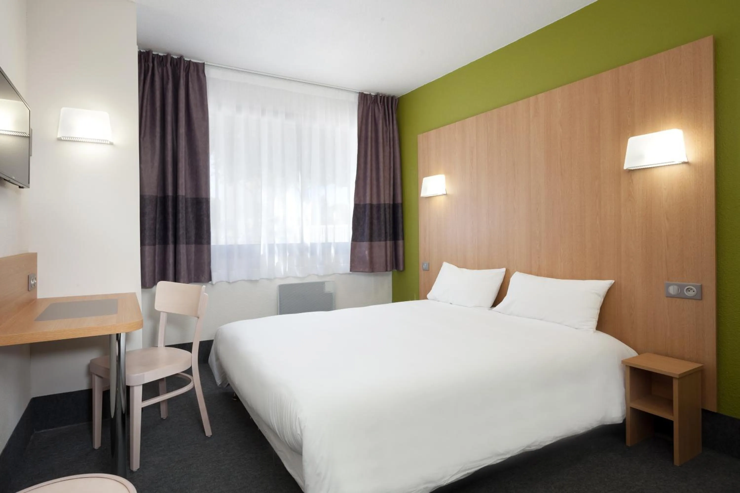 Bedroom, Bed in B&B HOTEL Nîmes Ville Active, parking sécurisé gratuit