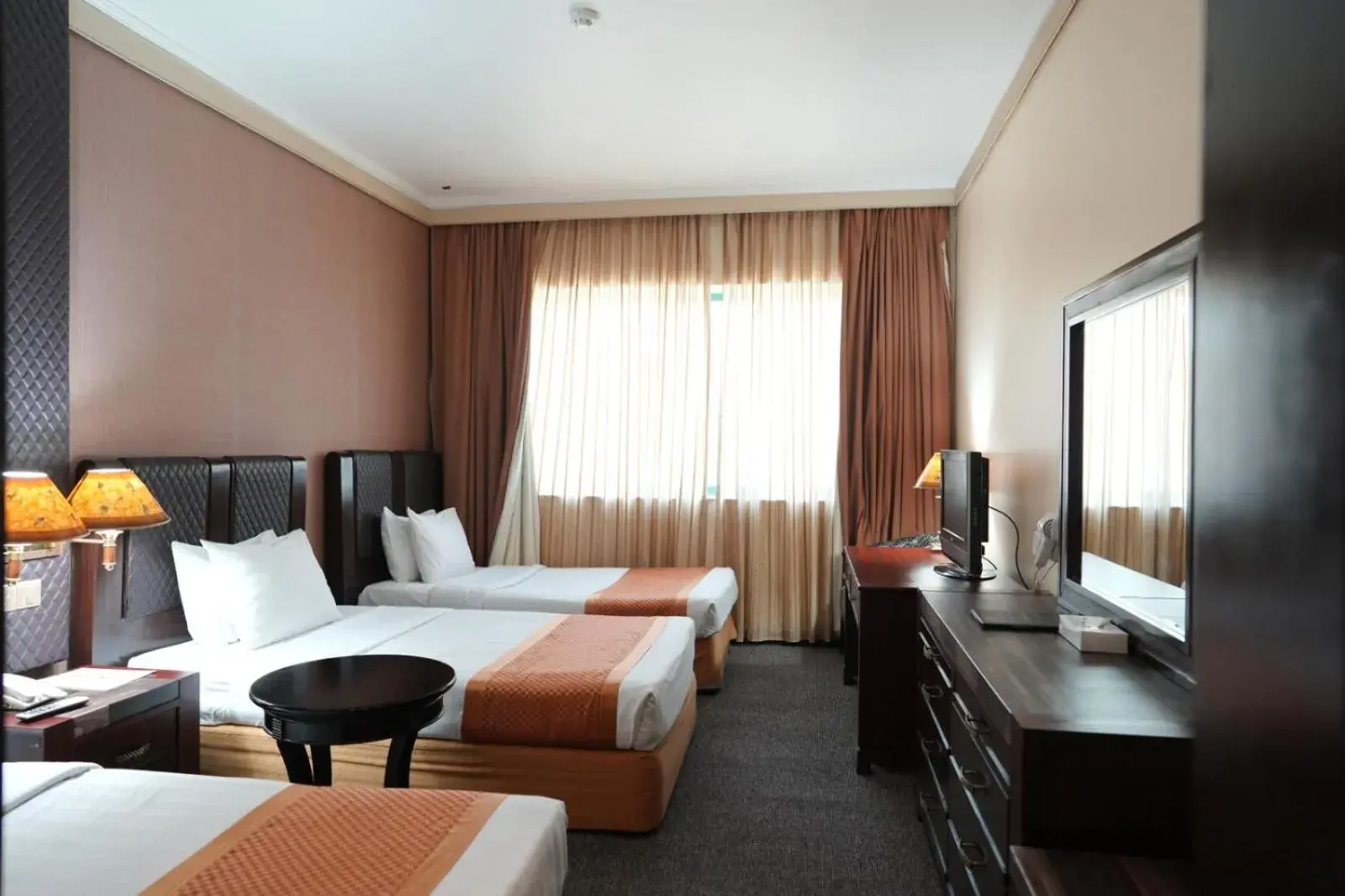 Restaurant/places to eat, Bed in Knight Armour Hotel Restaurant/places to eat, Bed in Knight Armour Hotel