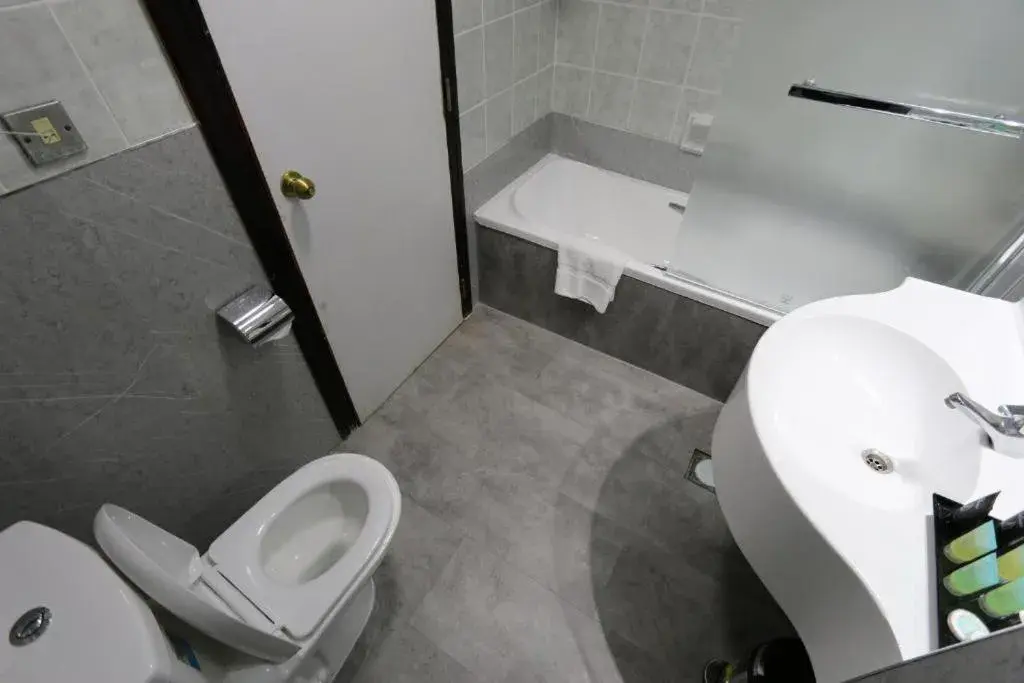 Bathroom in Knight Armour Hotel Bathroom in Knight Armour Hotel