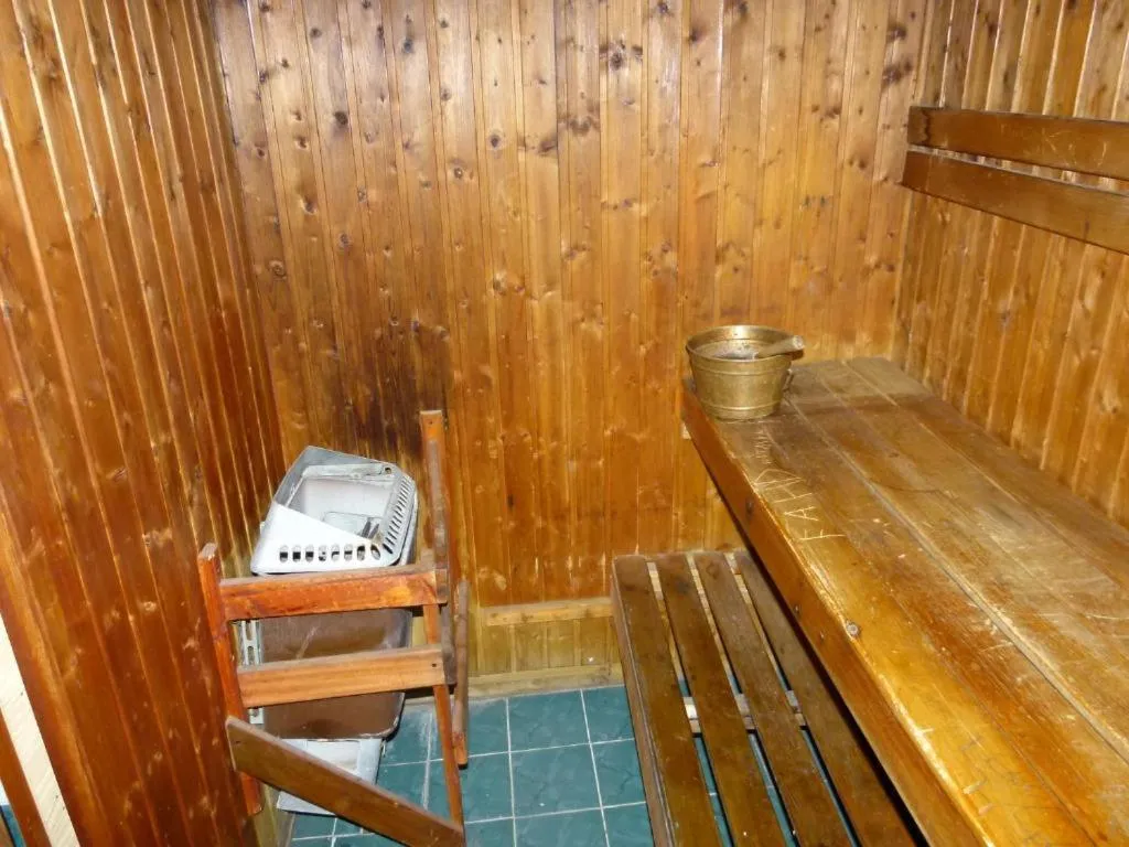 Sauna in Knight Armour Hotel