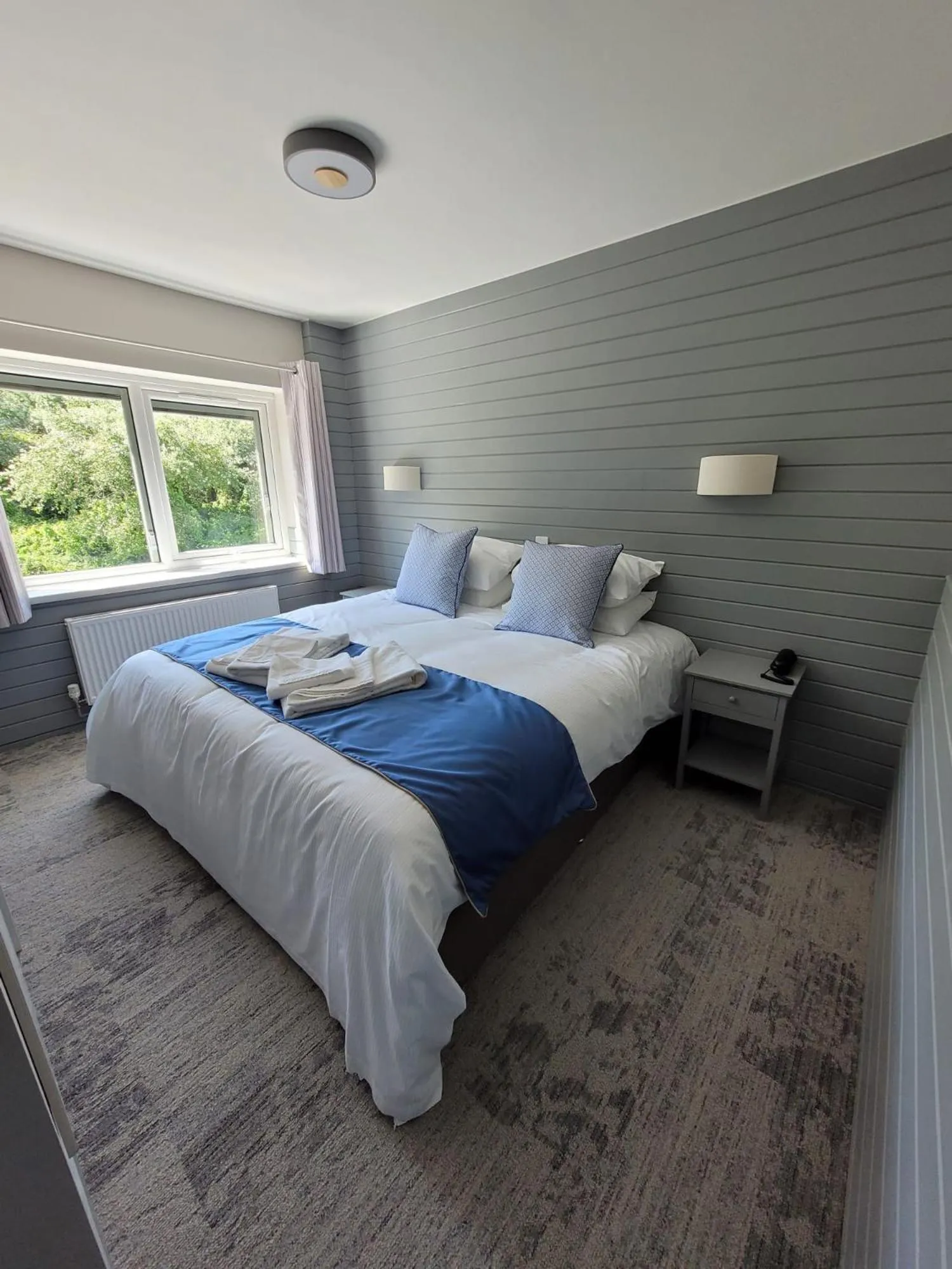 Photo of the whole room, Bed in South Sands Hotel