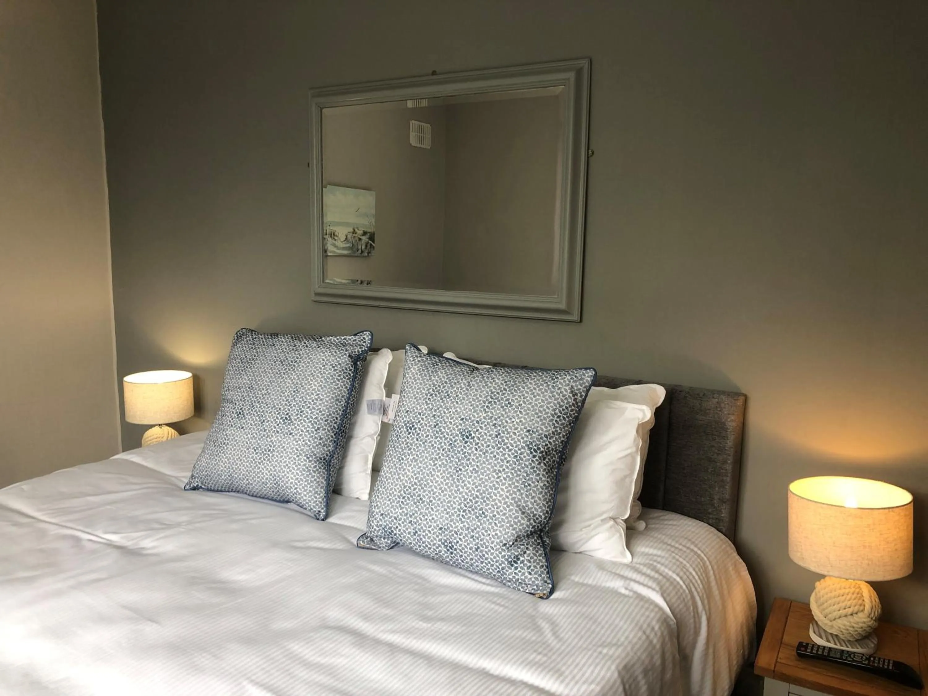 Bedroom, Bed in South Sands Hotel