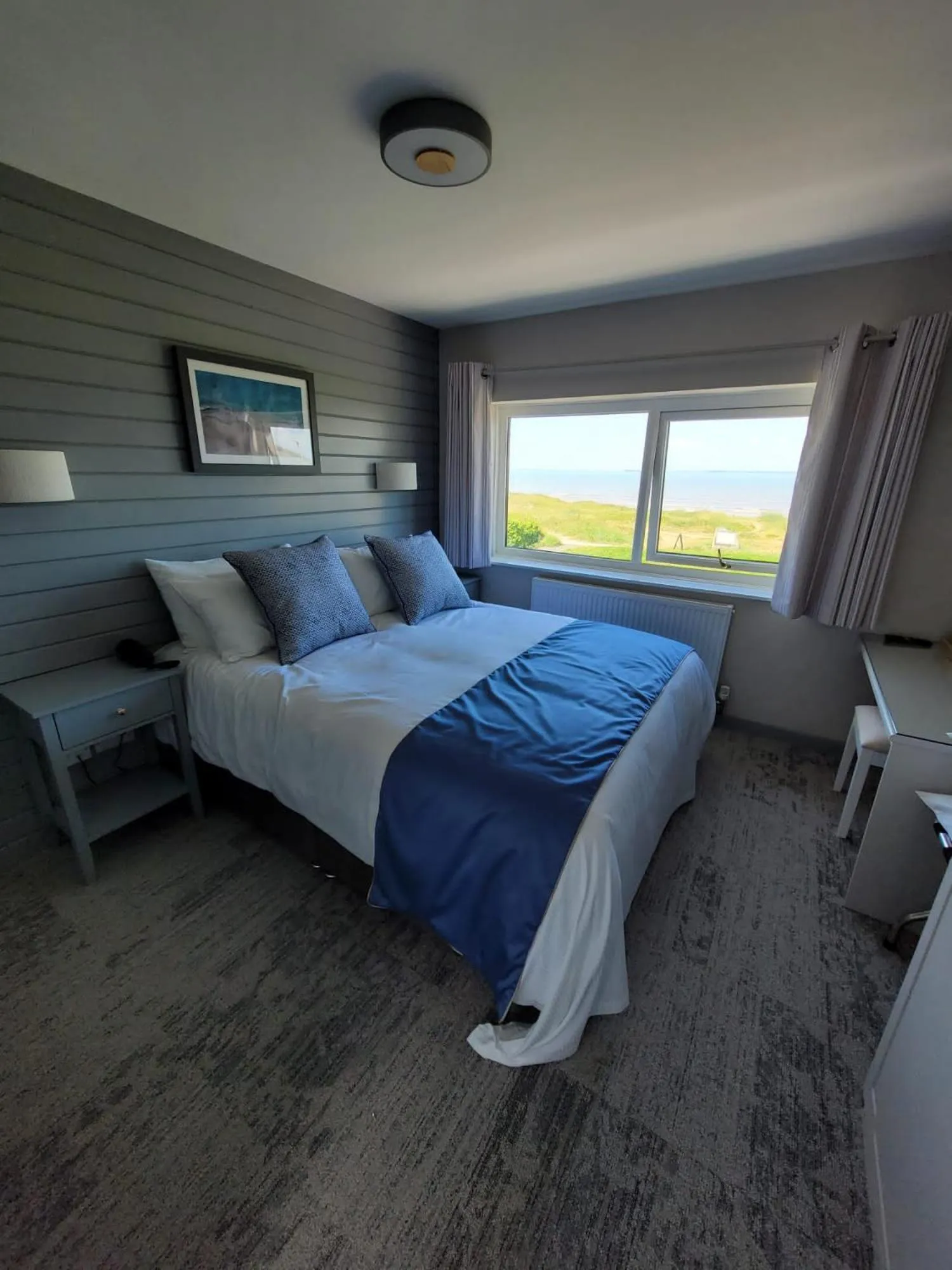 Photo of the whole room, Bed in South Sands Hotel