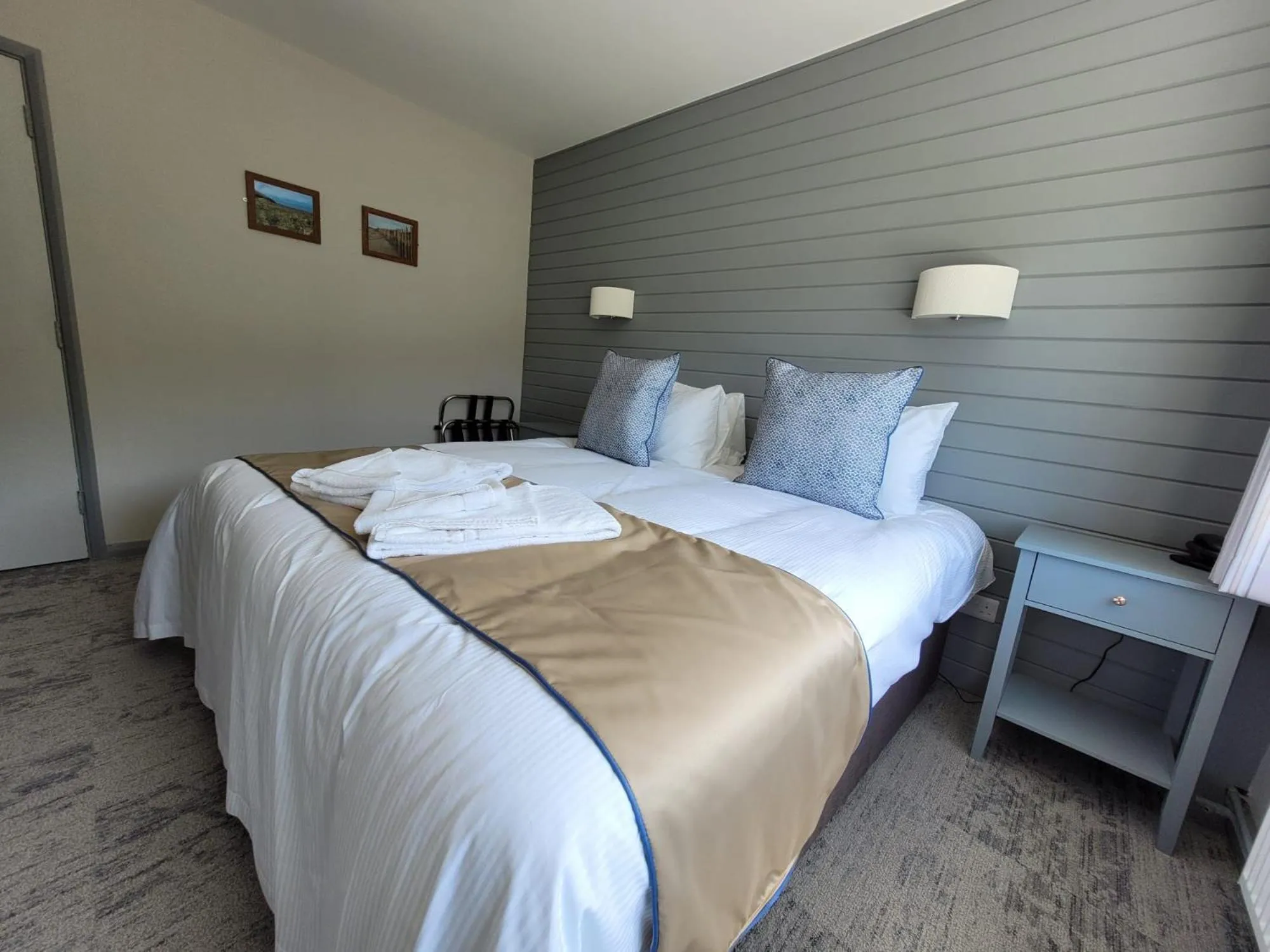 Photo of the whole room, Bed in South Sands Hotel