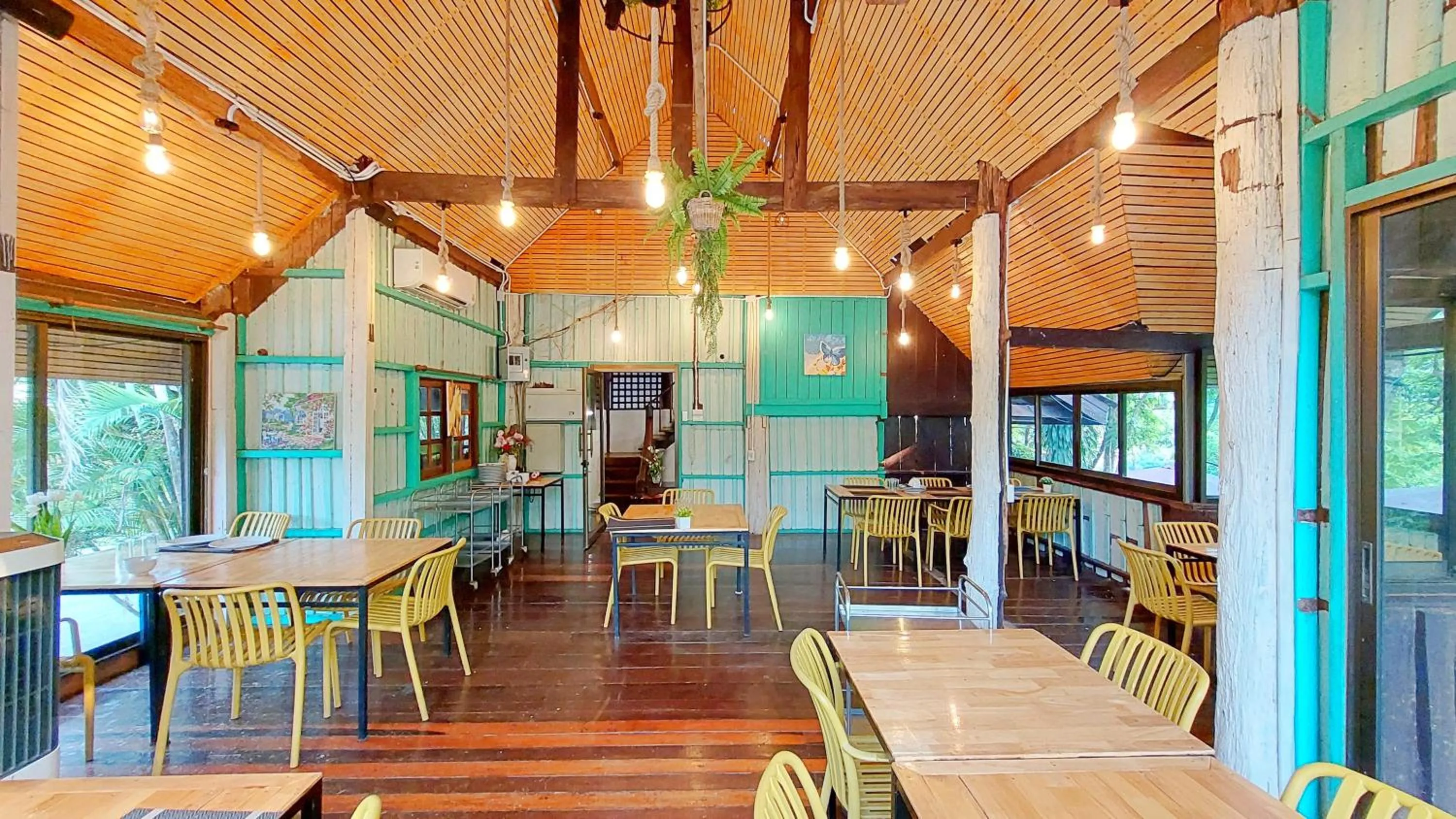 Restaurant/places to eat in Puprai Tarnnarm Resort