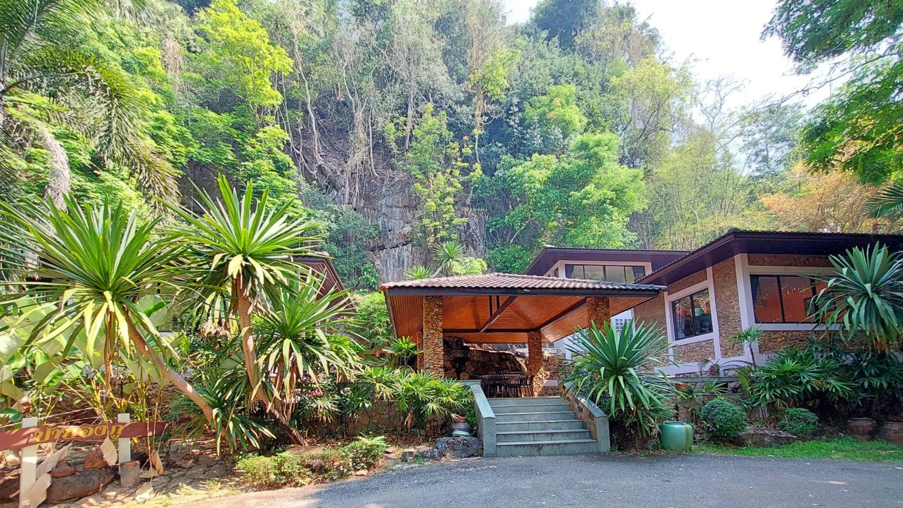 Property building in Puprai Tarnnarm Resort