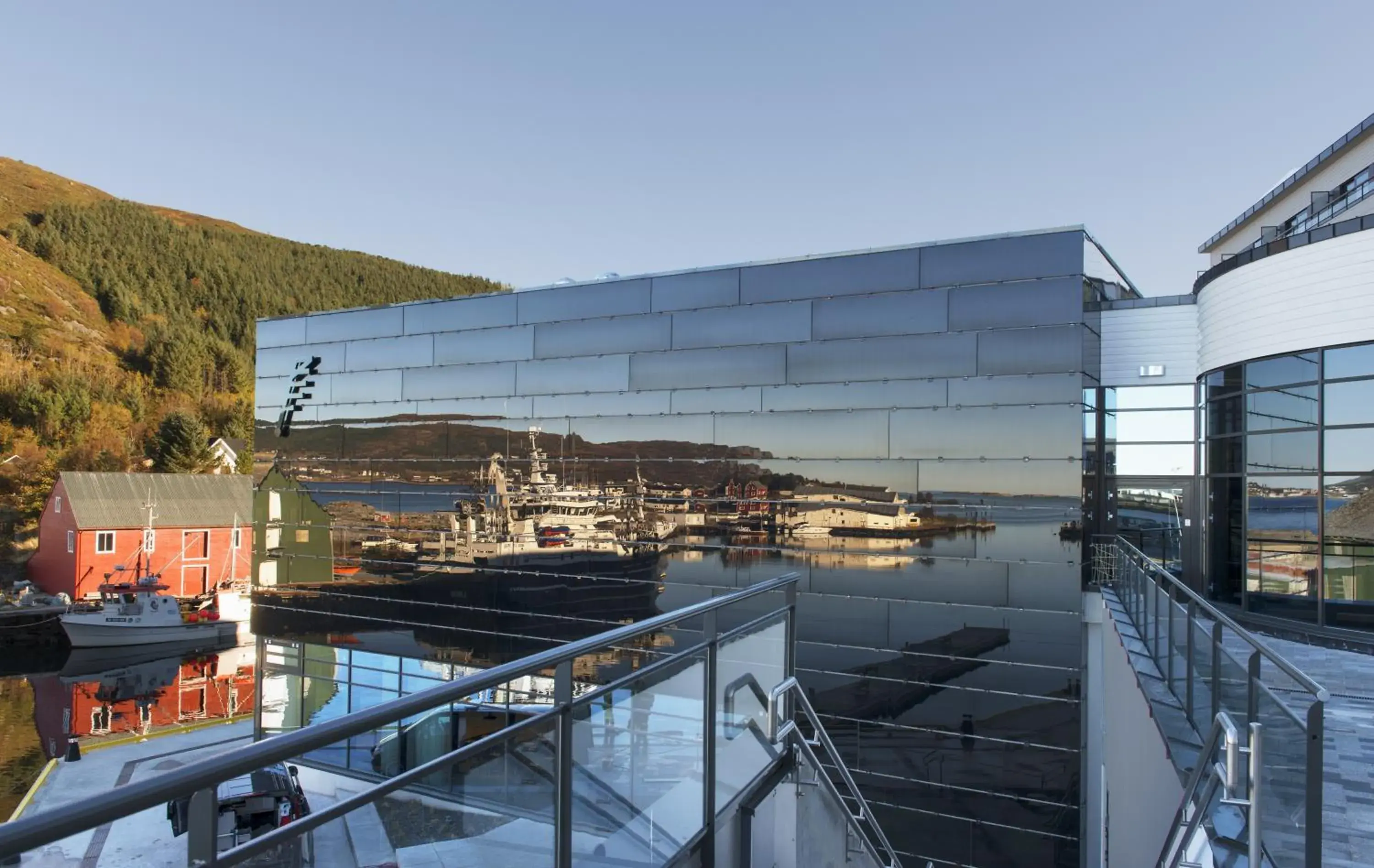 Facade/entrance in Thon Hotel Fosnavåg Facade/entrance in Thon Hotel Fosnavåg