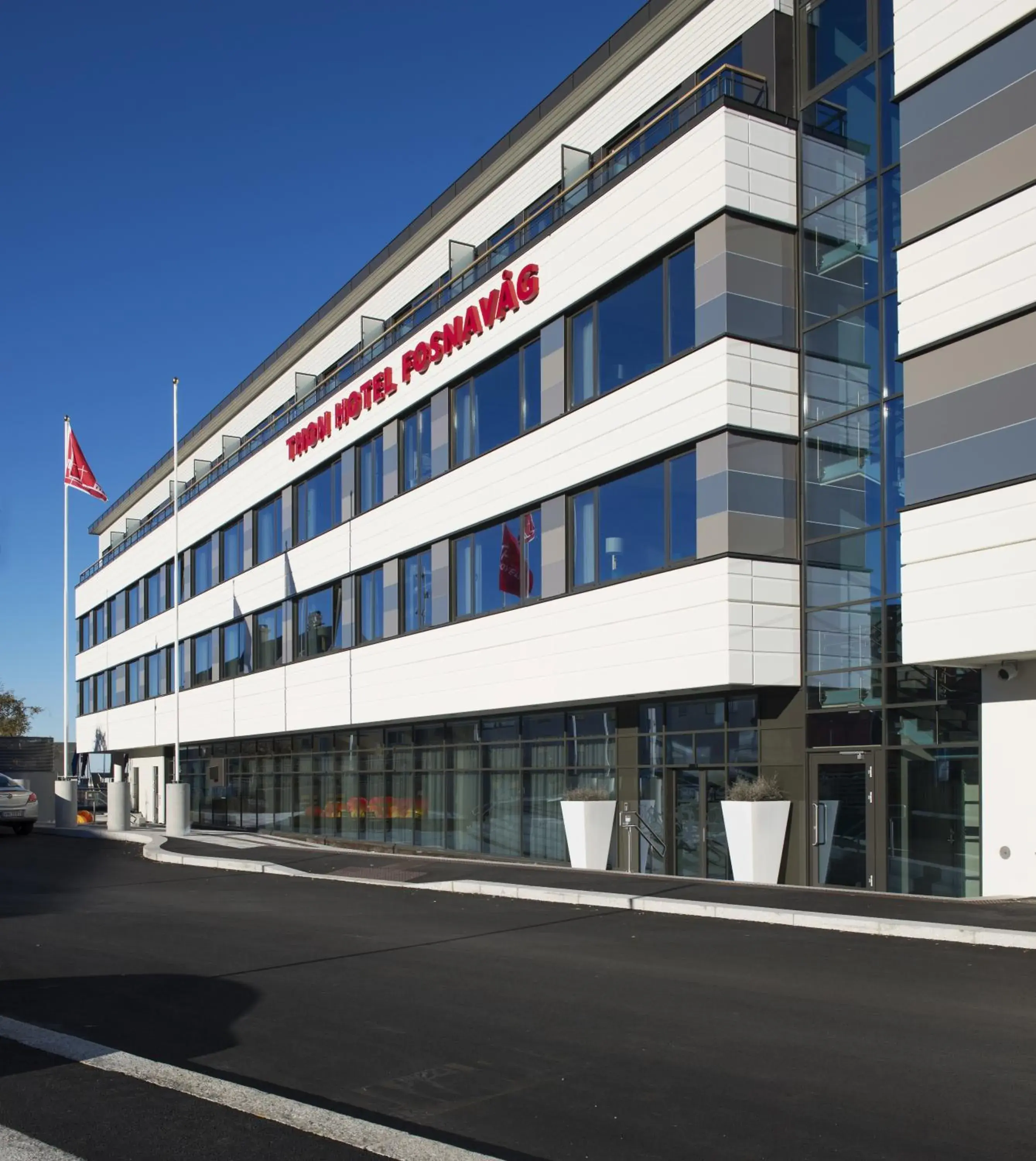 Facade/entrance in Thon Hotel Fosnavåg Facade/entrance in Thon Hotel Fosnavåg