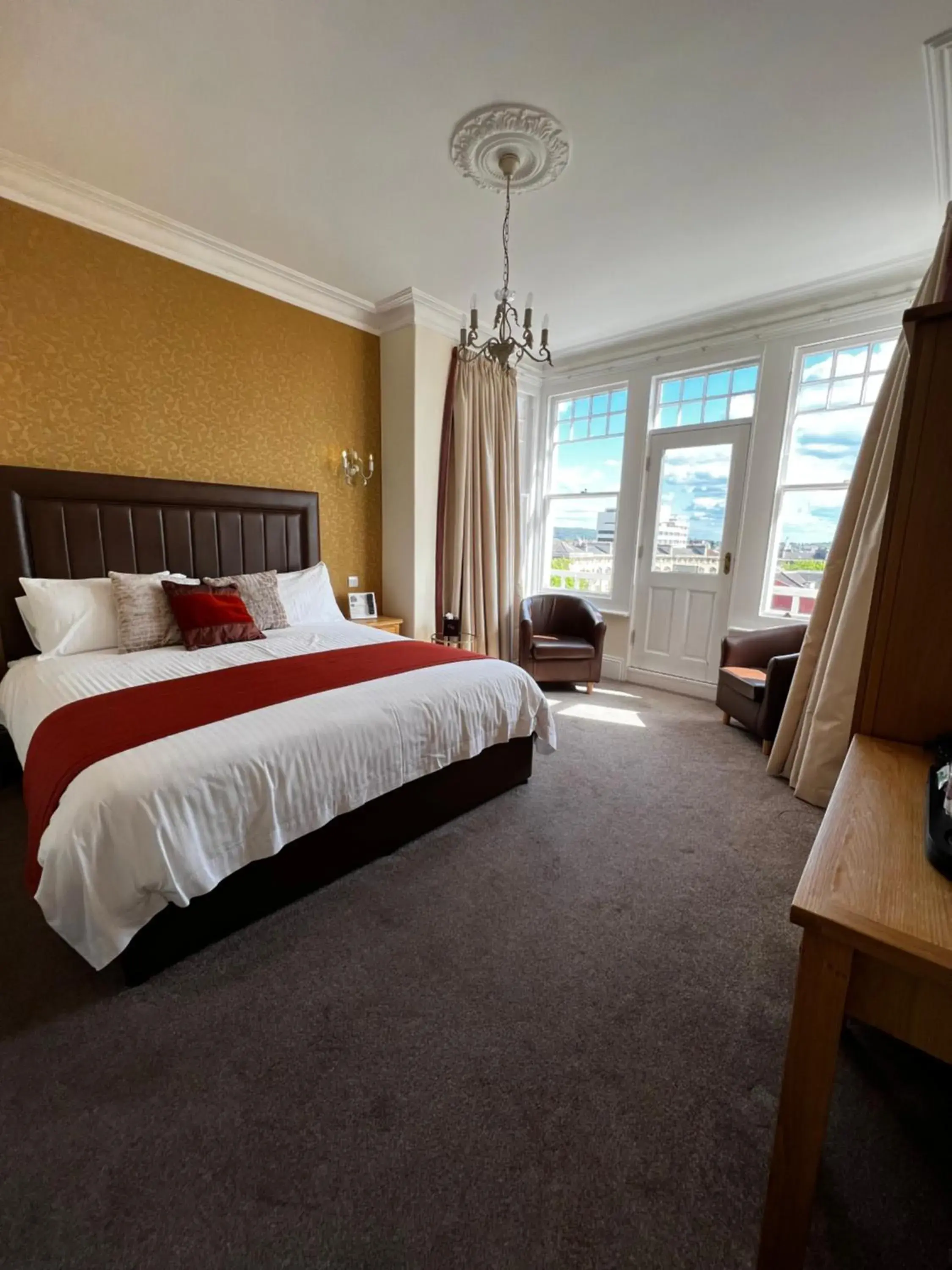 Deluxe Double Room with Balcony in Queenswood Hotel Deluxe Double Room with Balcony in Queenswood Hotel