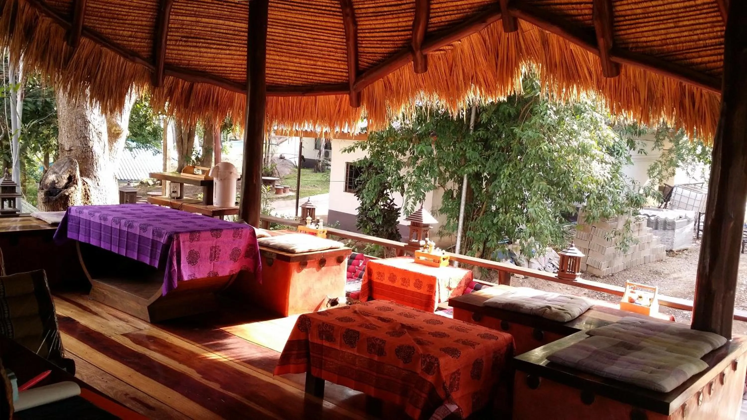 Restaurant/places to eat in Clear View Resort