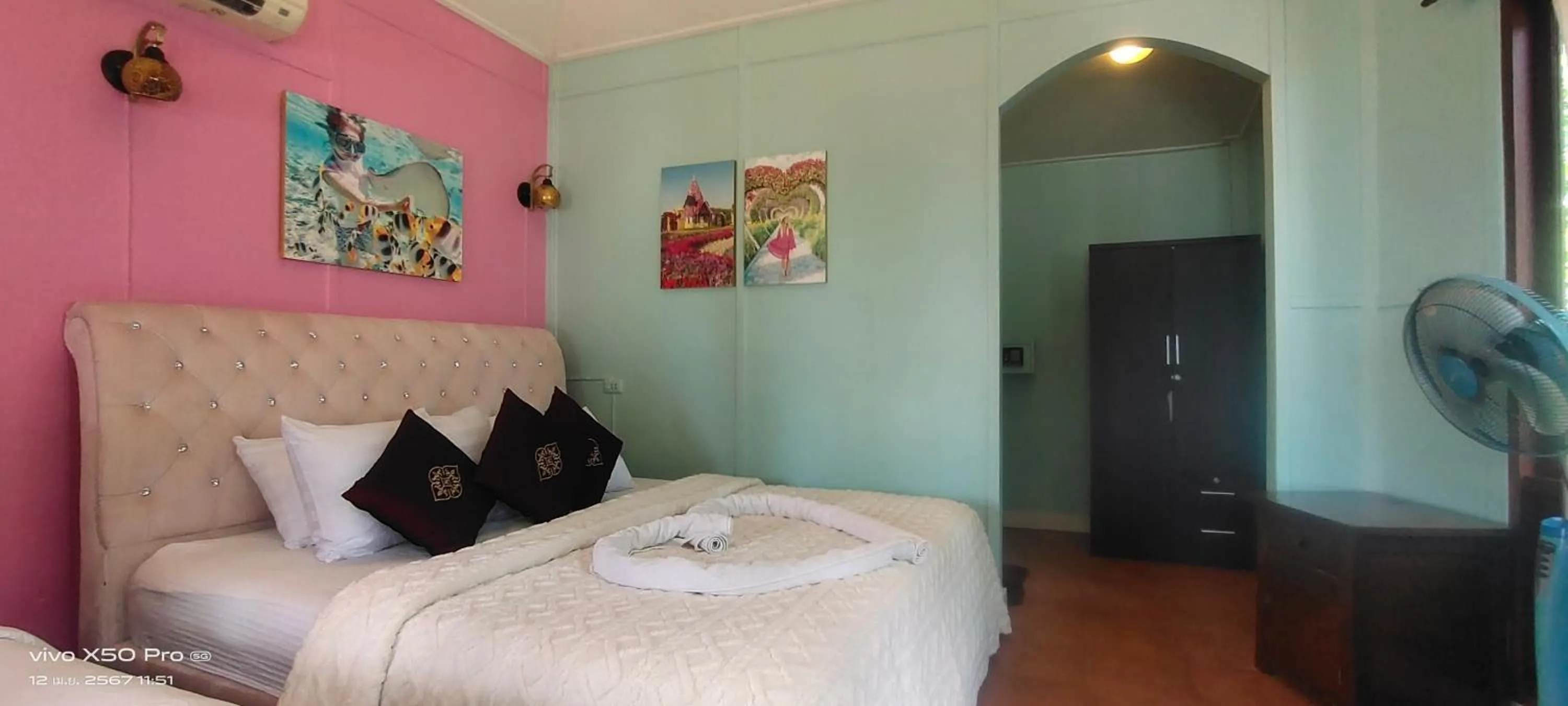 Living room, Bed in Clear View Resort