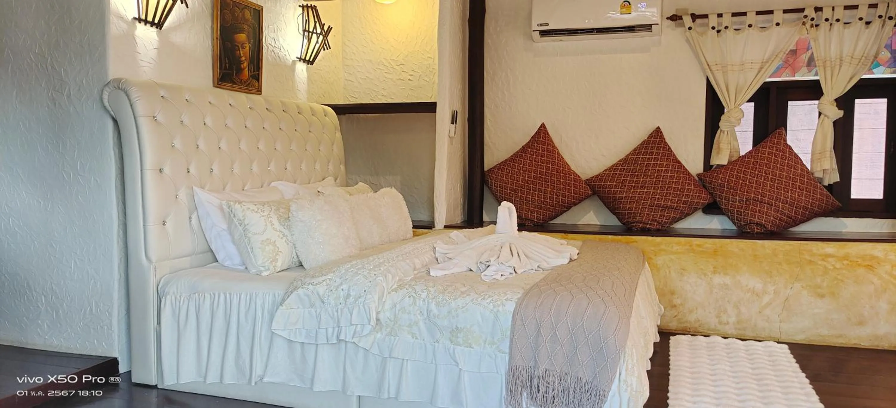 Photo of the whole room, Bed in Clear View Resort