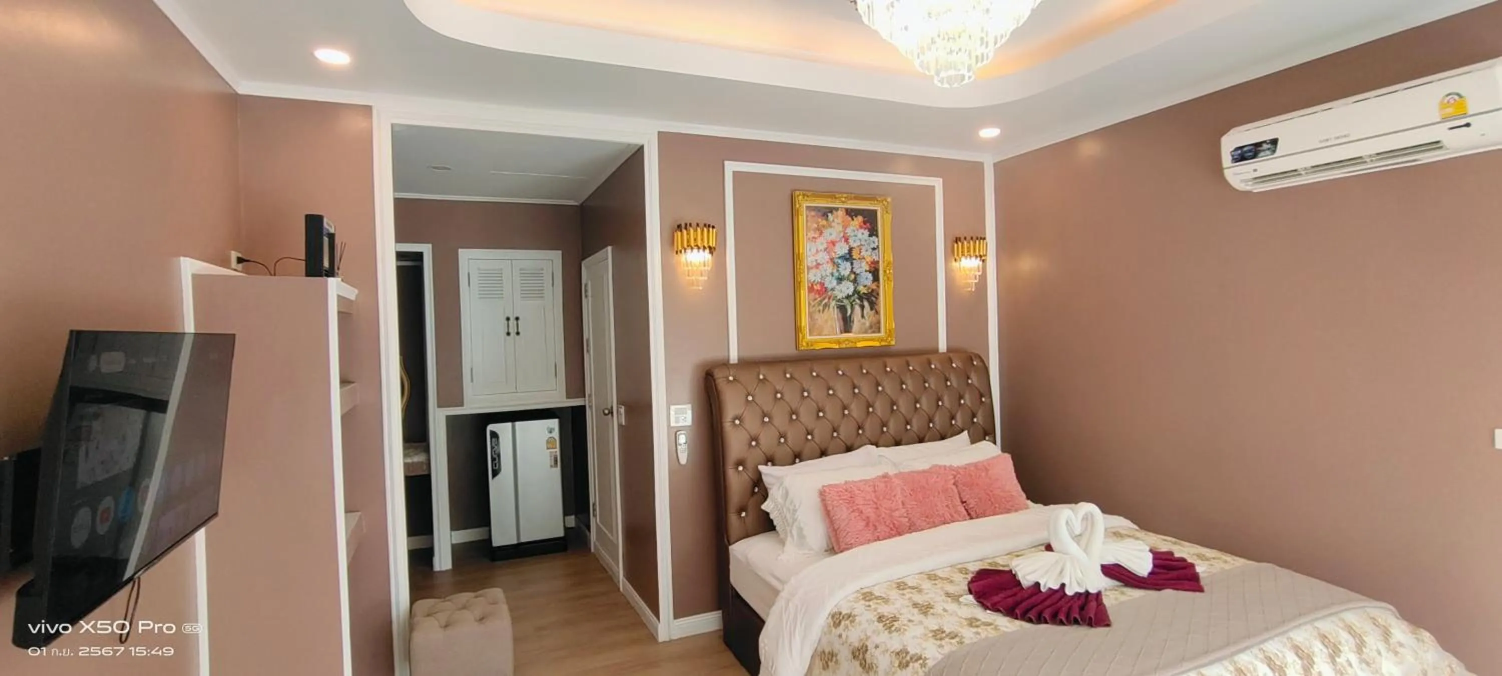 Photo of the whole room, Bed in Clear View Resort