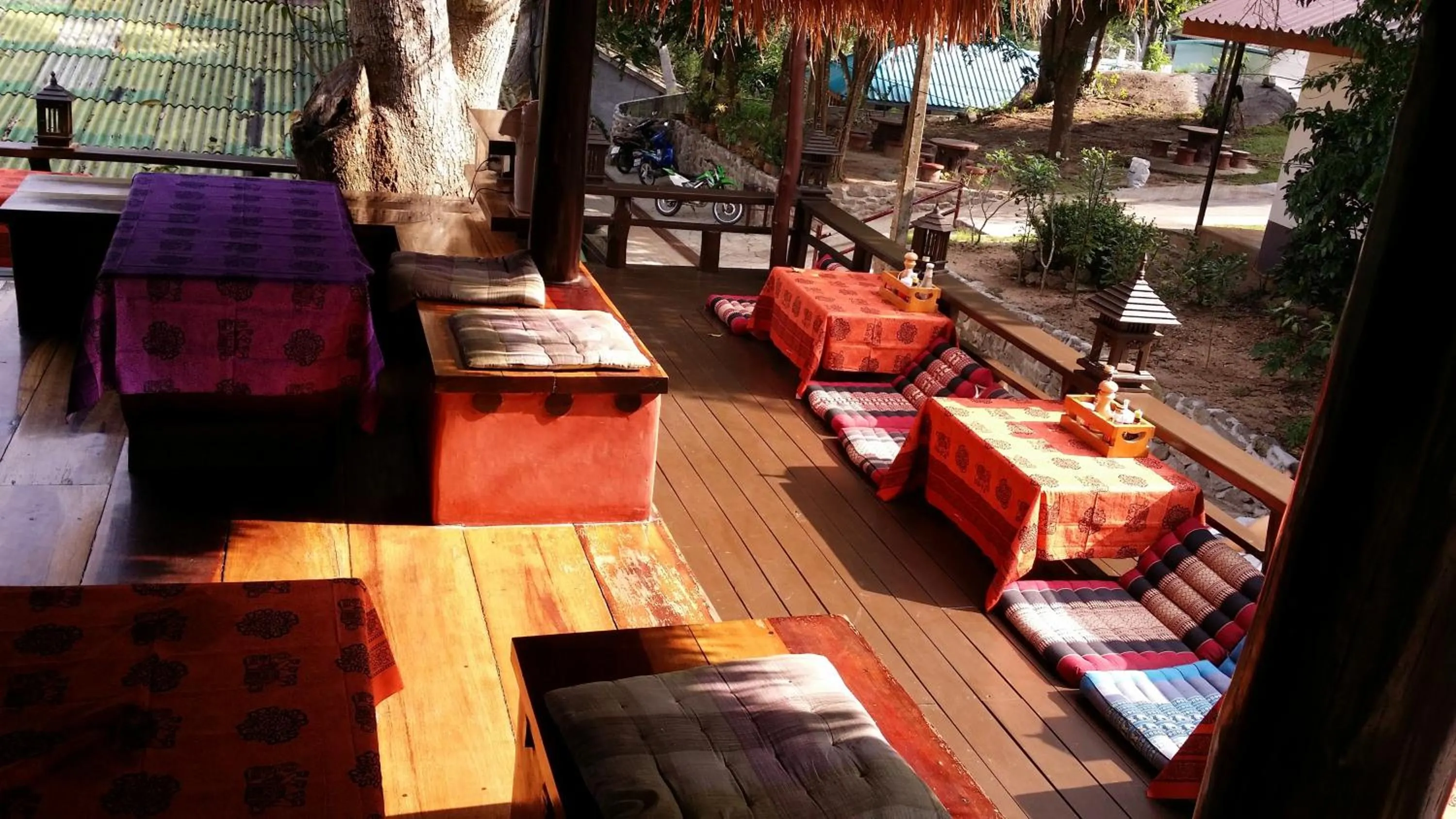 Restaurant/places to eat in Clear View Resort