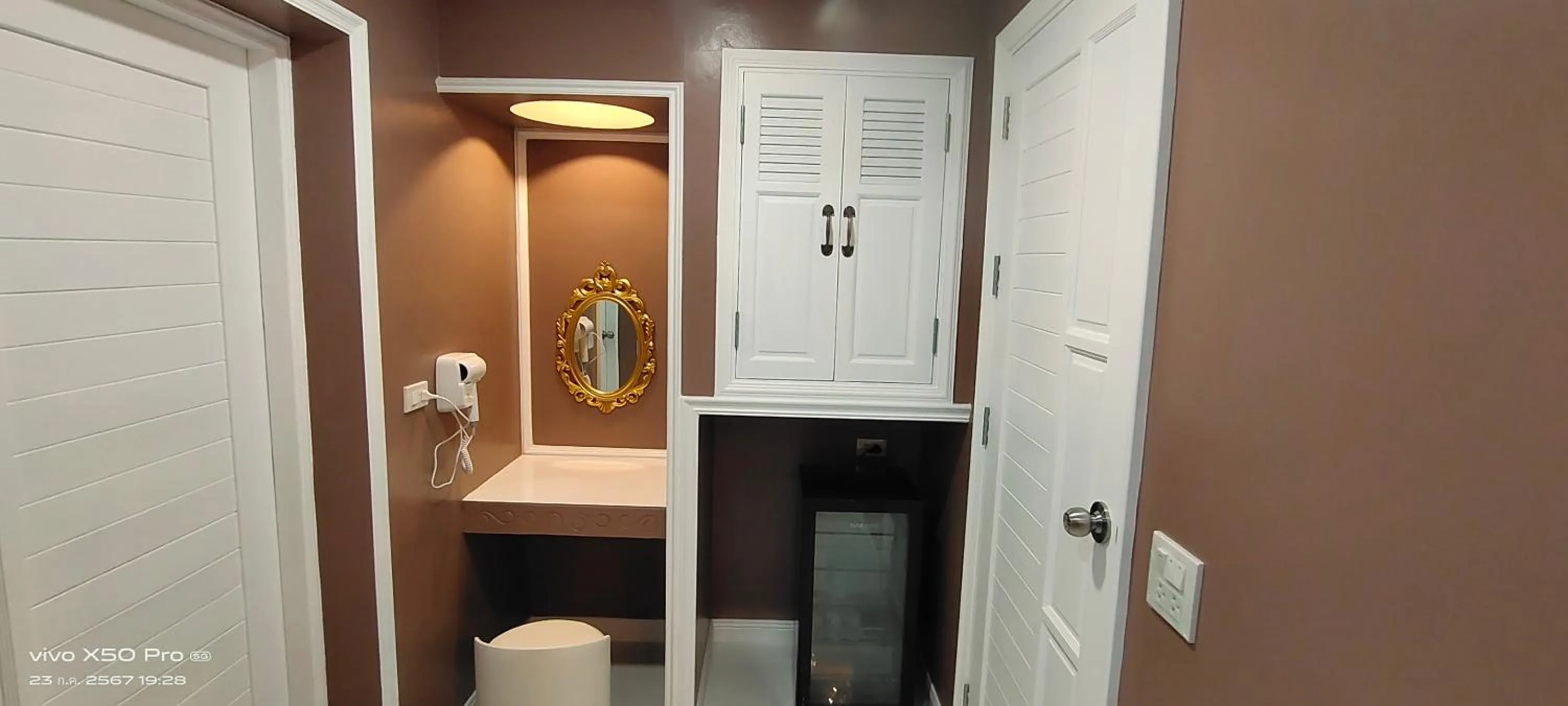 Decorative detail in Clear View Resort