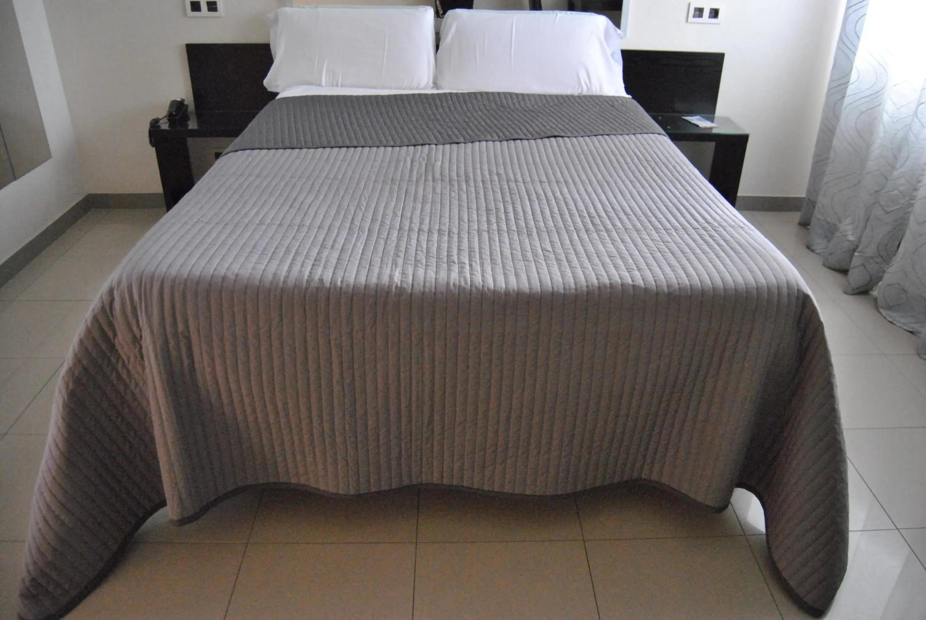 Property building, Bed in Motel Cancun Oviedo
