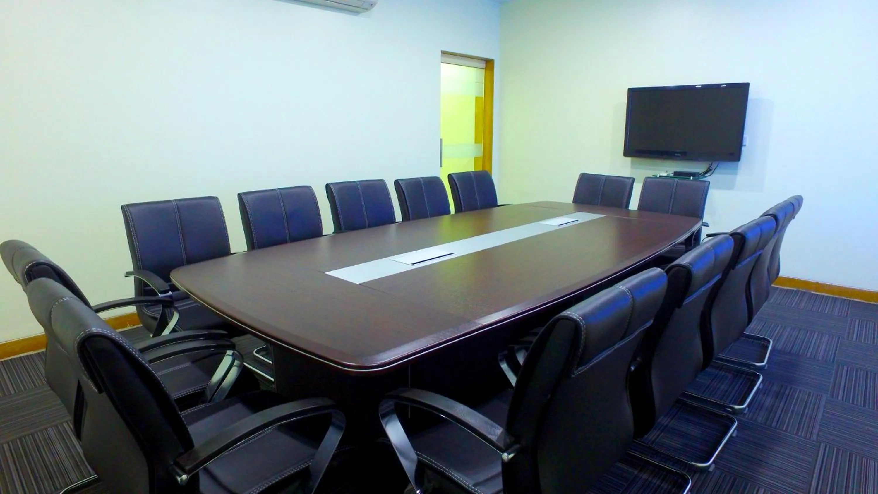 Business facilities in Carnival Resort