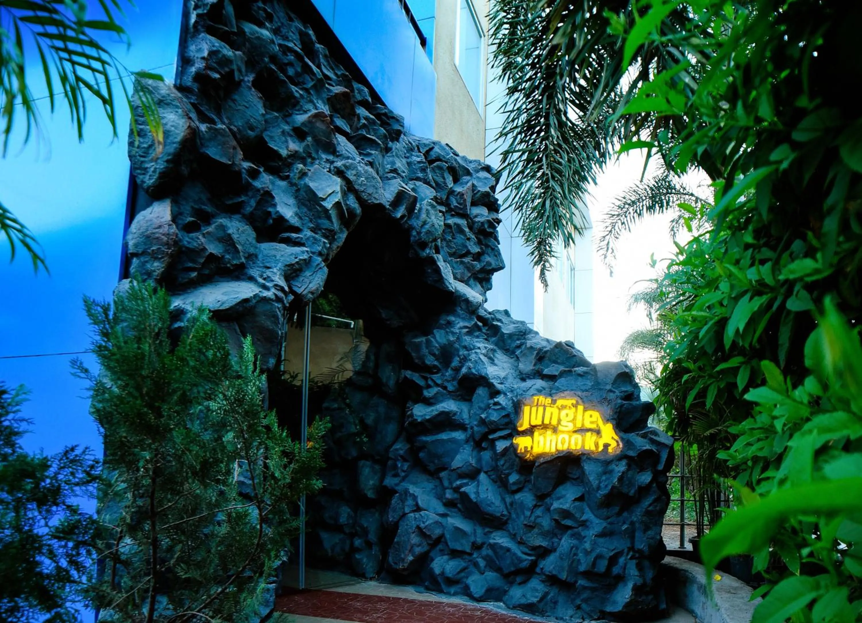 Restaurant/places to eat in Carnival Resort