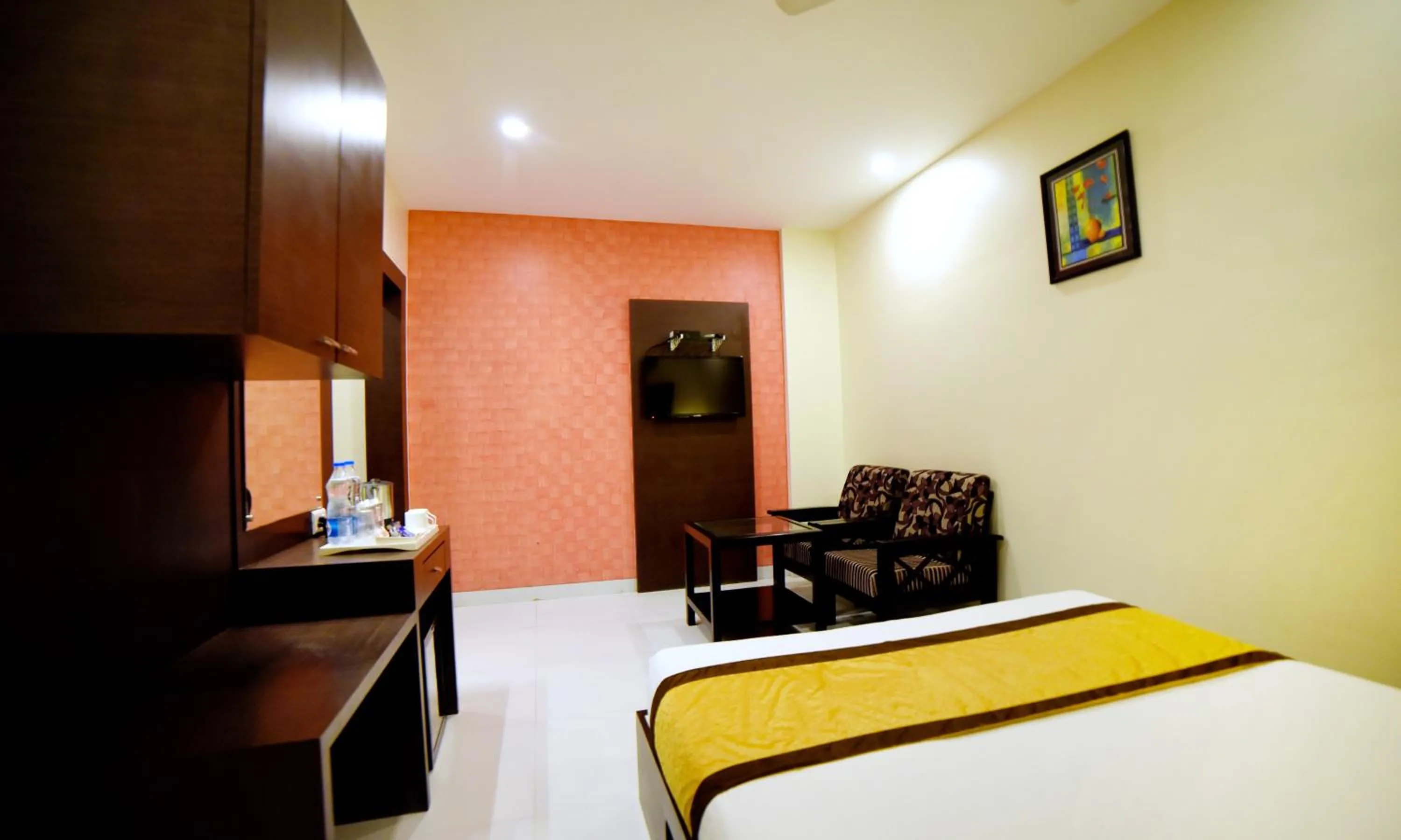 Photo of the whole room, Bed in Carnival Resort
