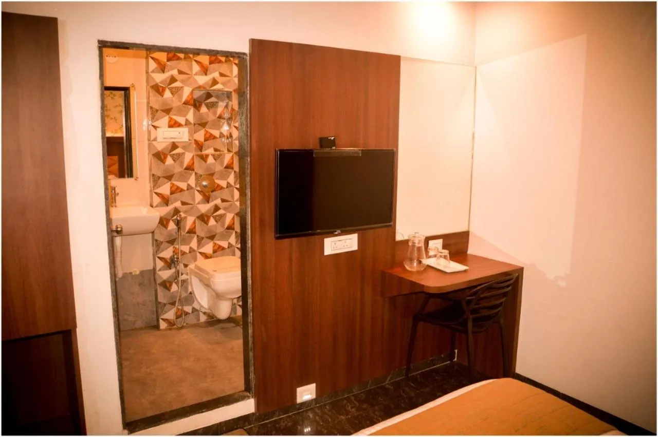 AR By Glitz Hotels