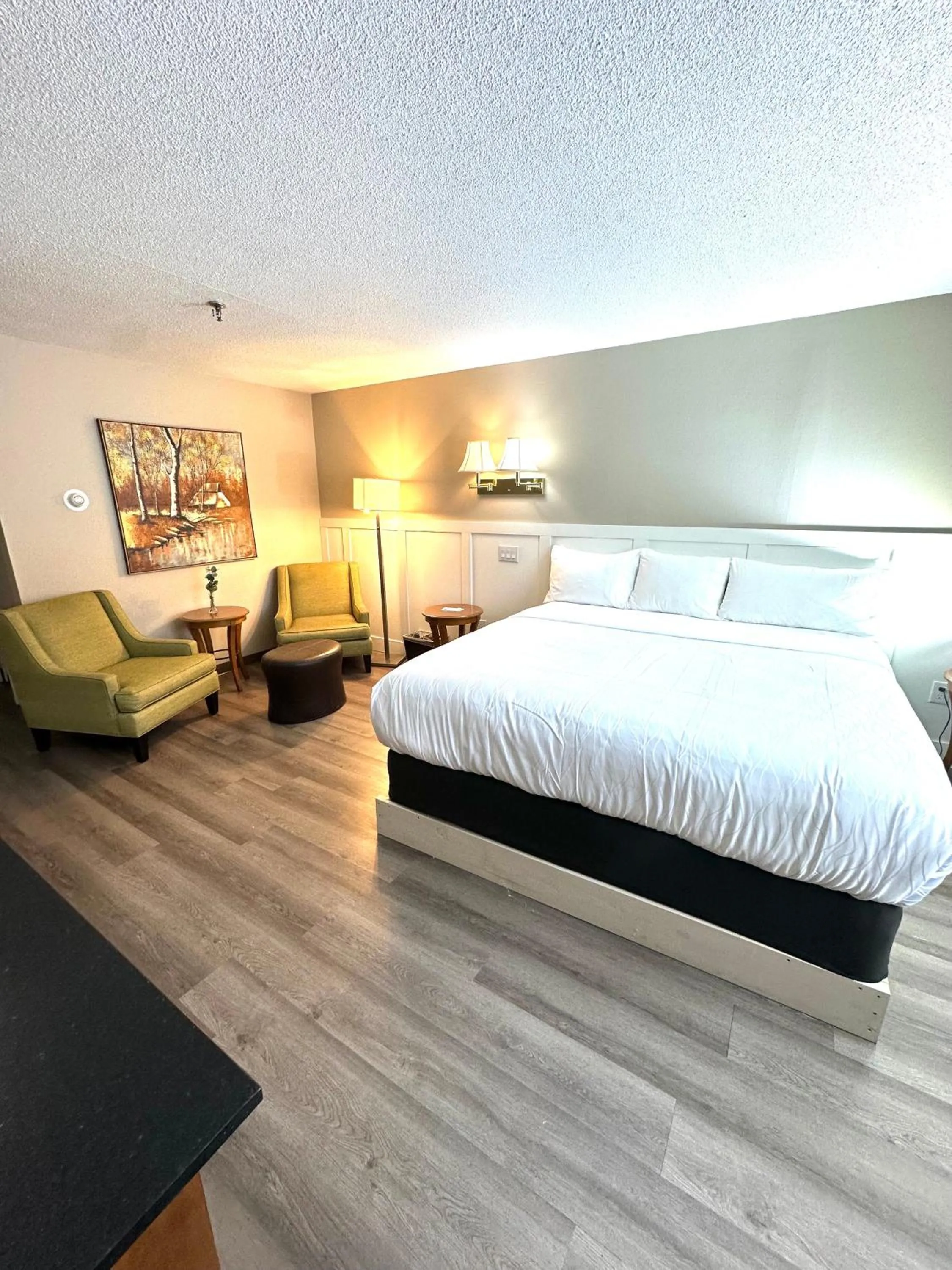Property building, Bed in Presque Isle Hotel