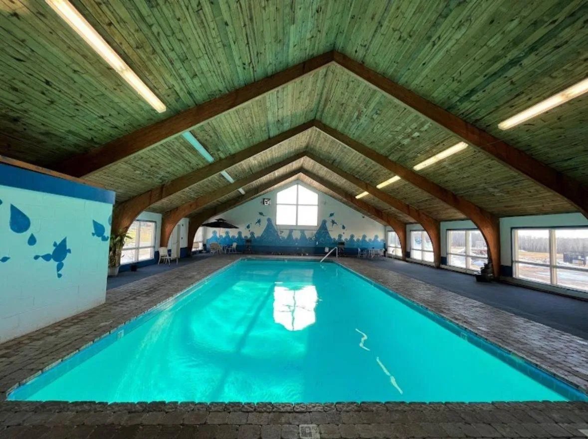 Swimming pool in Presque Isle Hotel