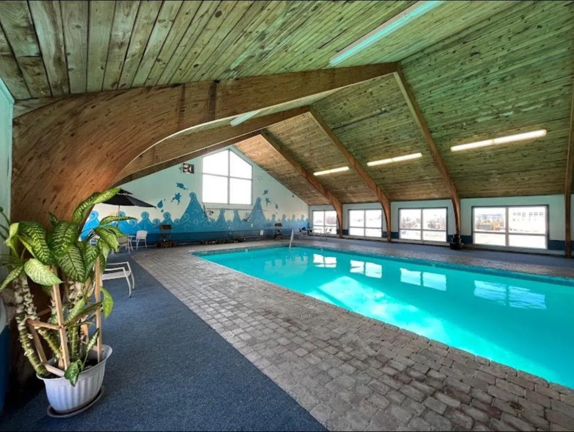 Pool view in Presque Isle Hotel