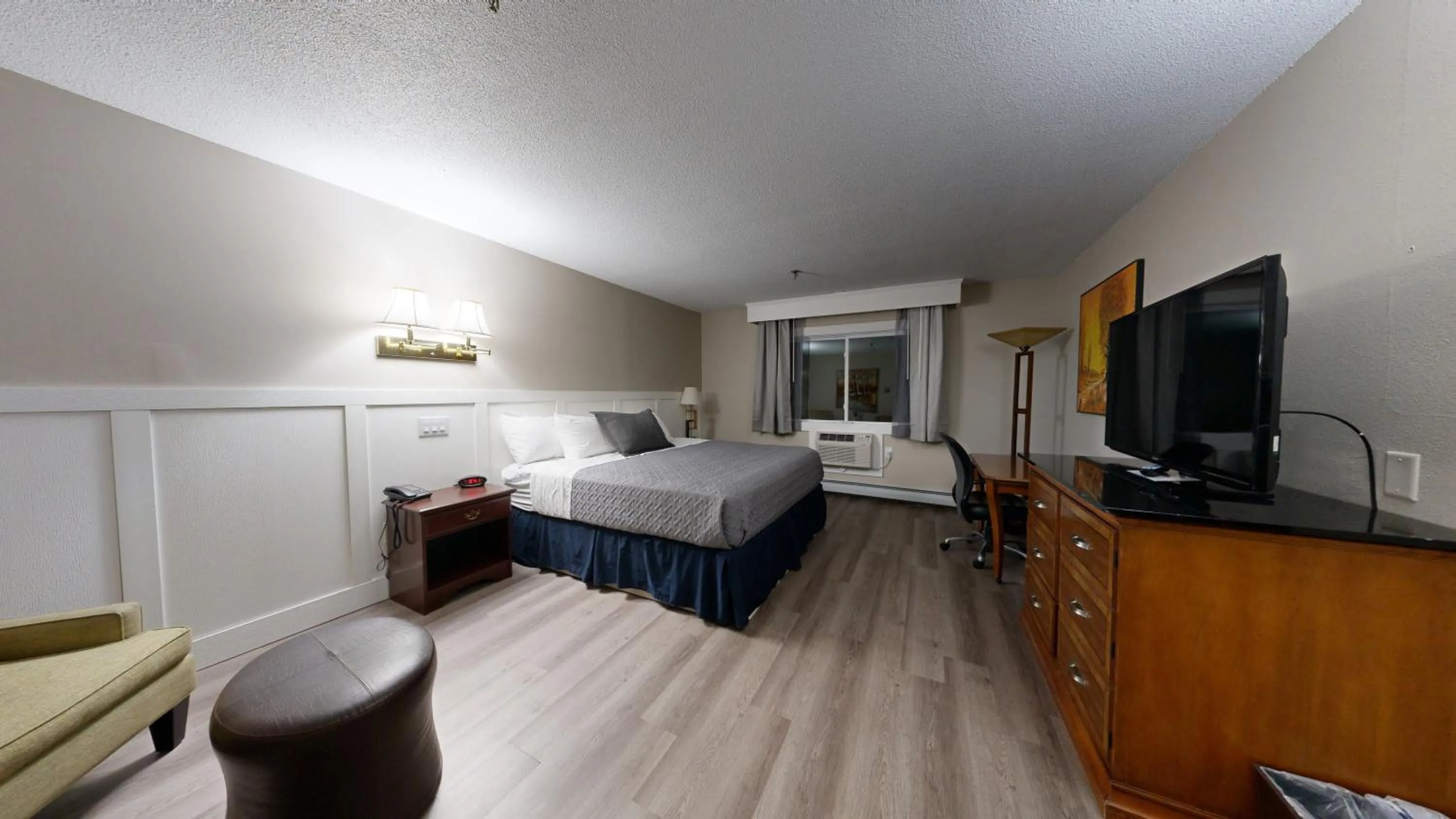 Photo of the whole room, Bed in Presque Isle Hotel
