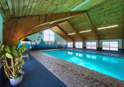 Swimming pool in Presque Isle Hotel