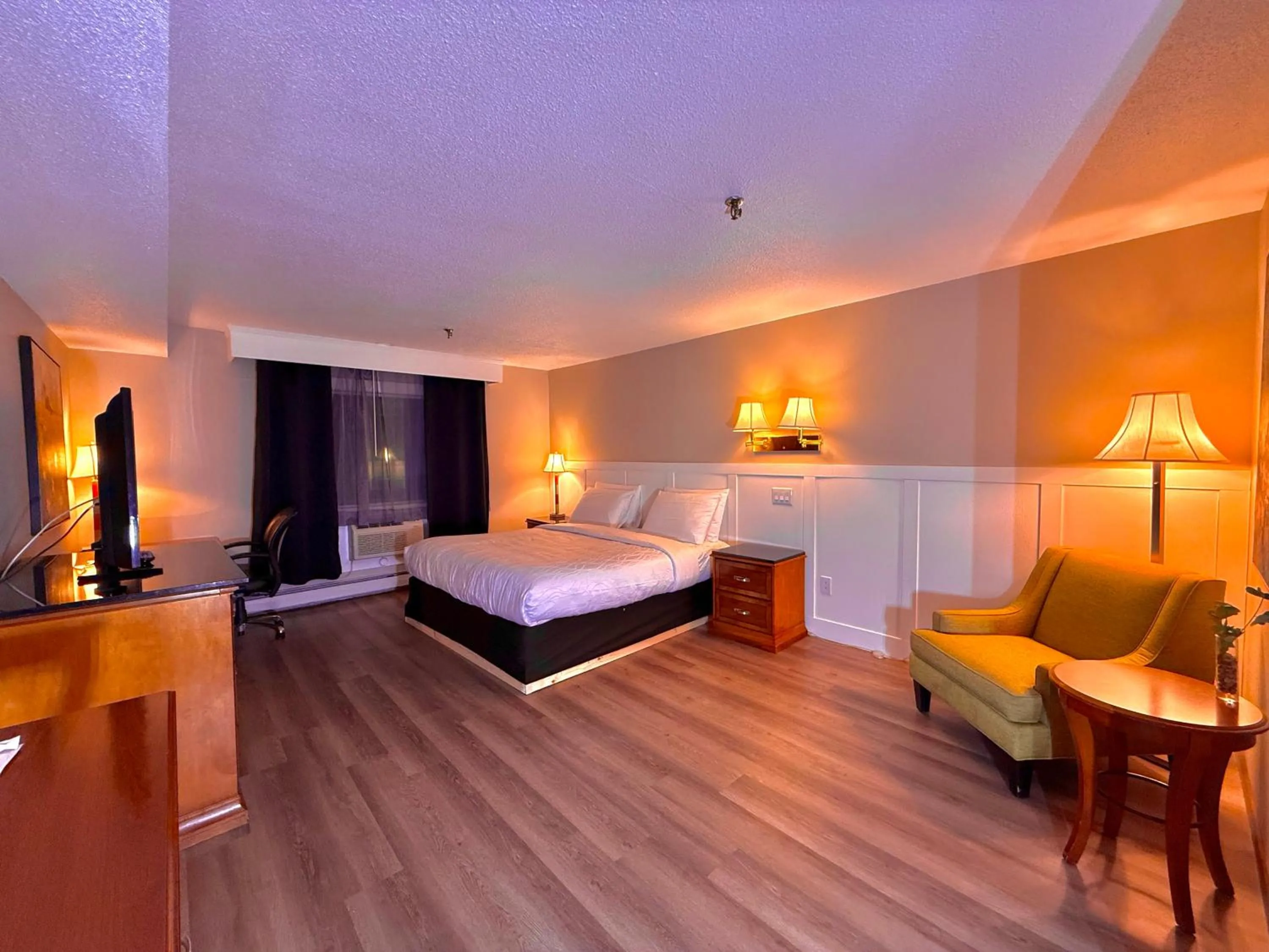 Photo of the whole room, Bed in Presque Isle Hotel