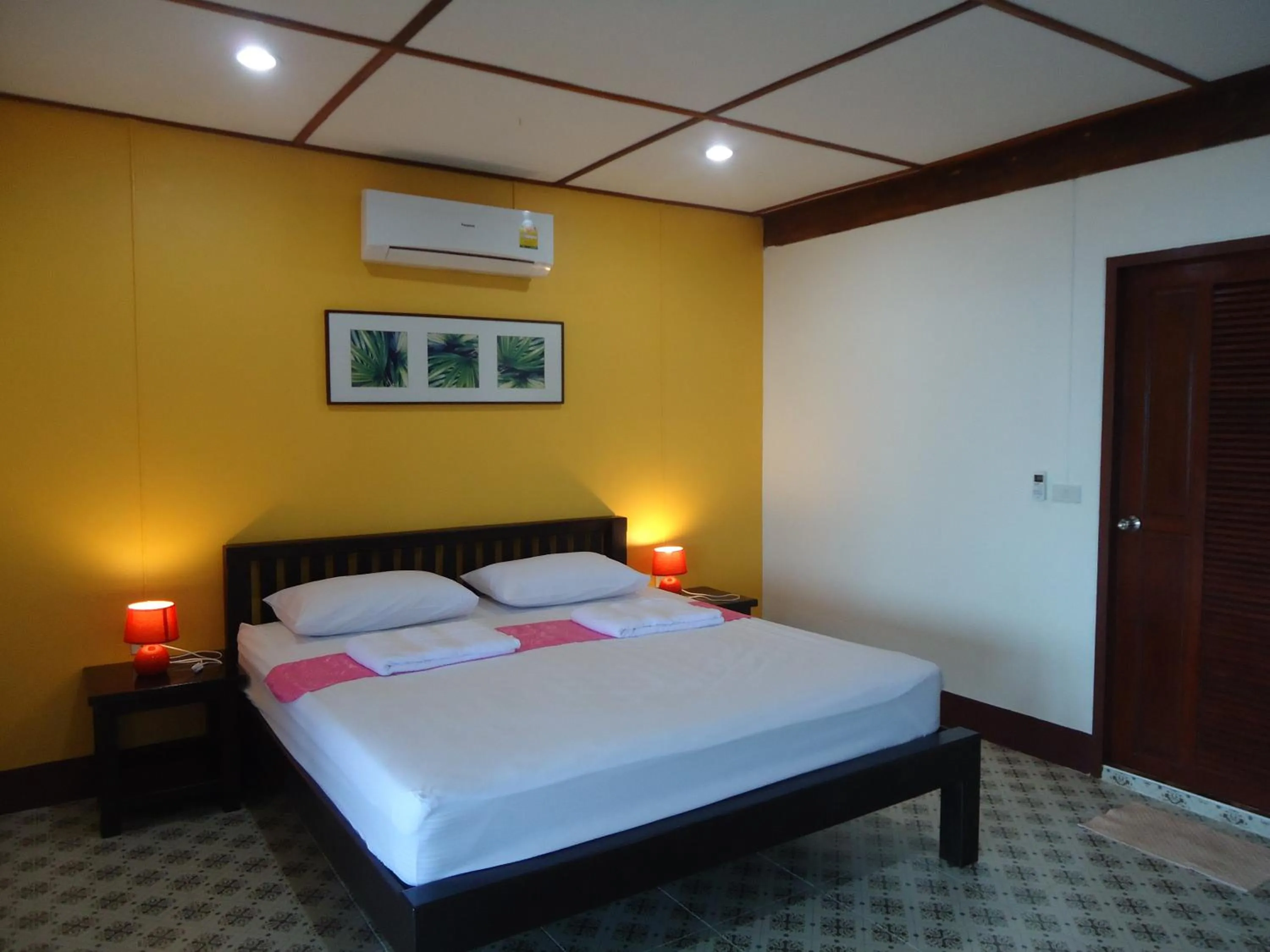 Bedroom, Bed in Sea Breeze House, Naiplao Beach