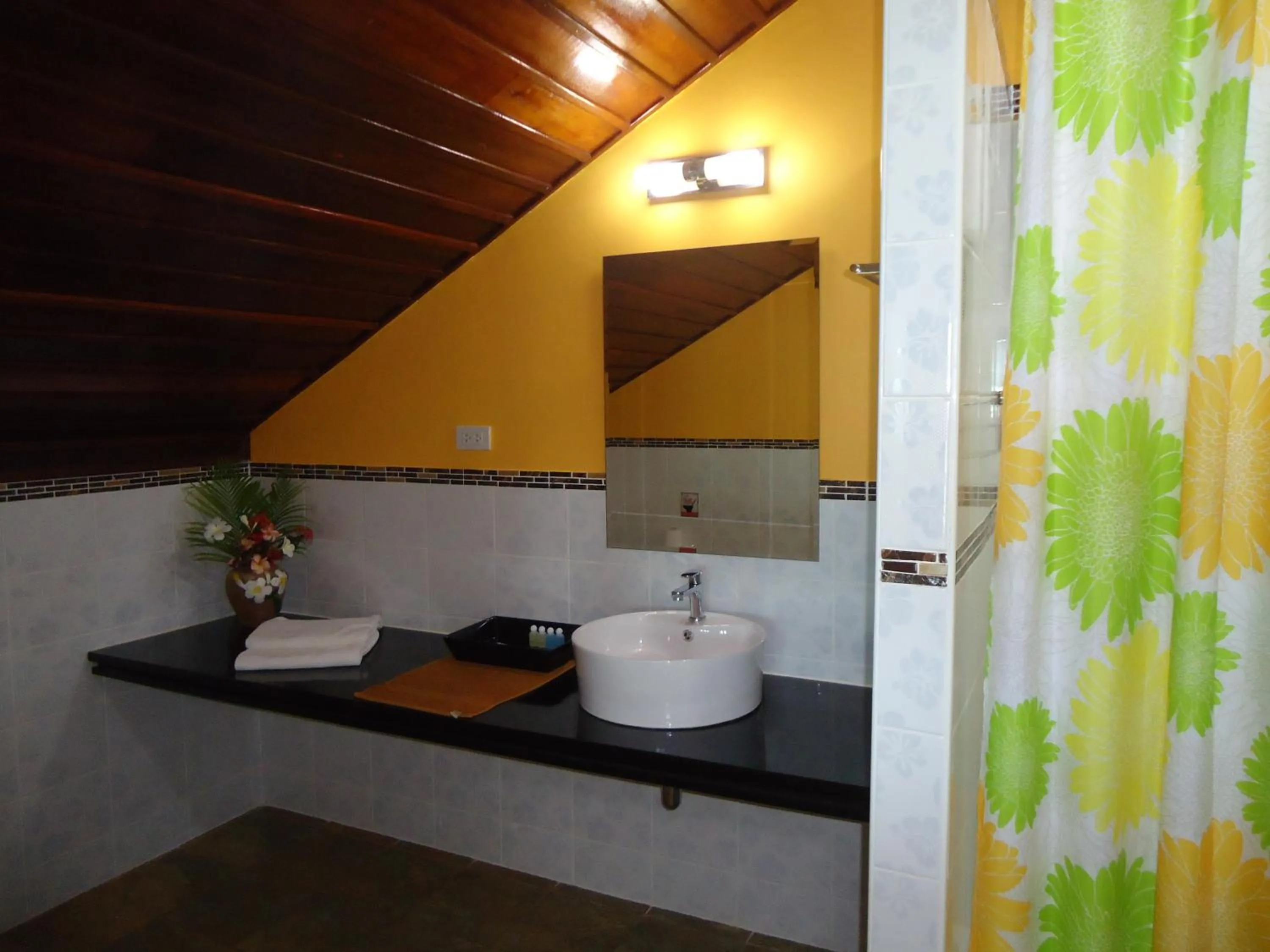 Bathroom in Sea Breeze House, Naiplao Beach