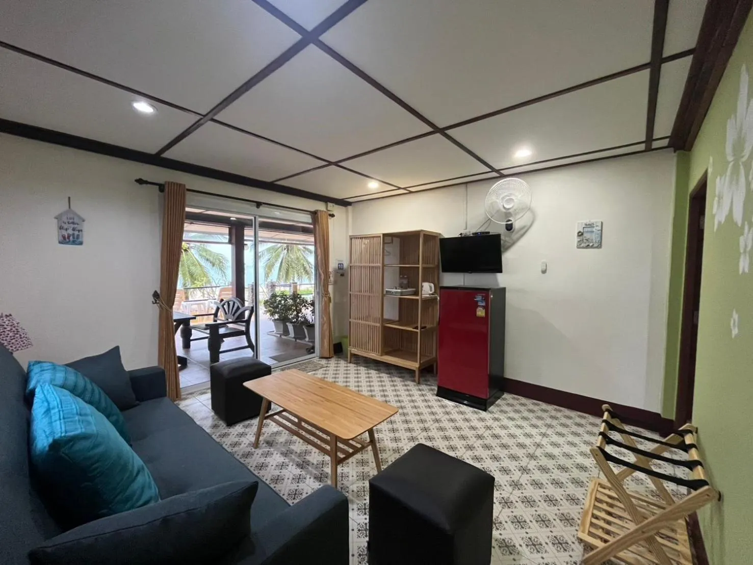 Living room in Sea Breeze House, Naiplao Beach