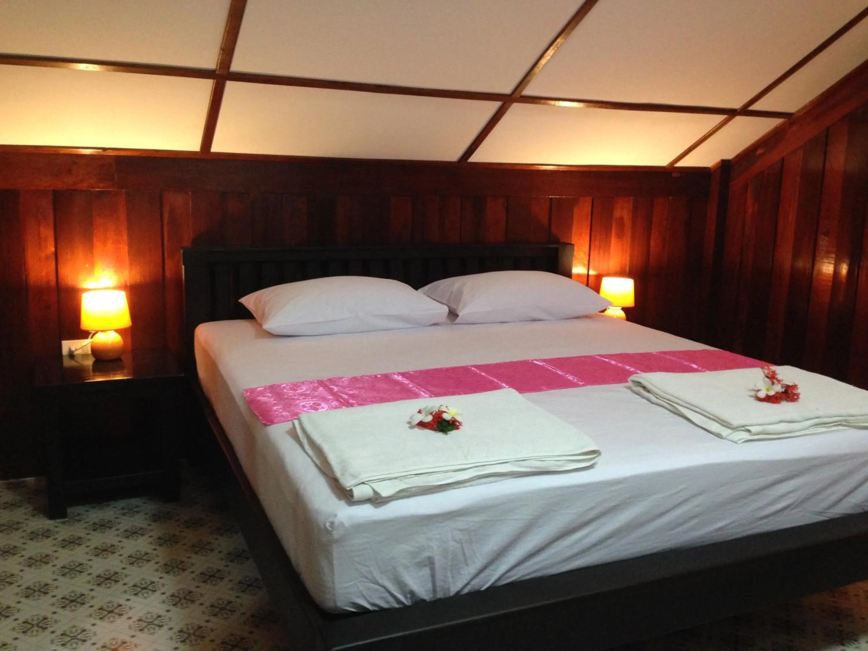 Bedroom, Bed in Sea Breeze House, Naiplao Beach