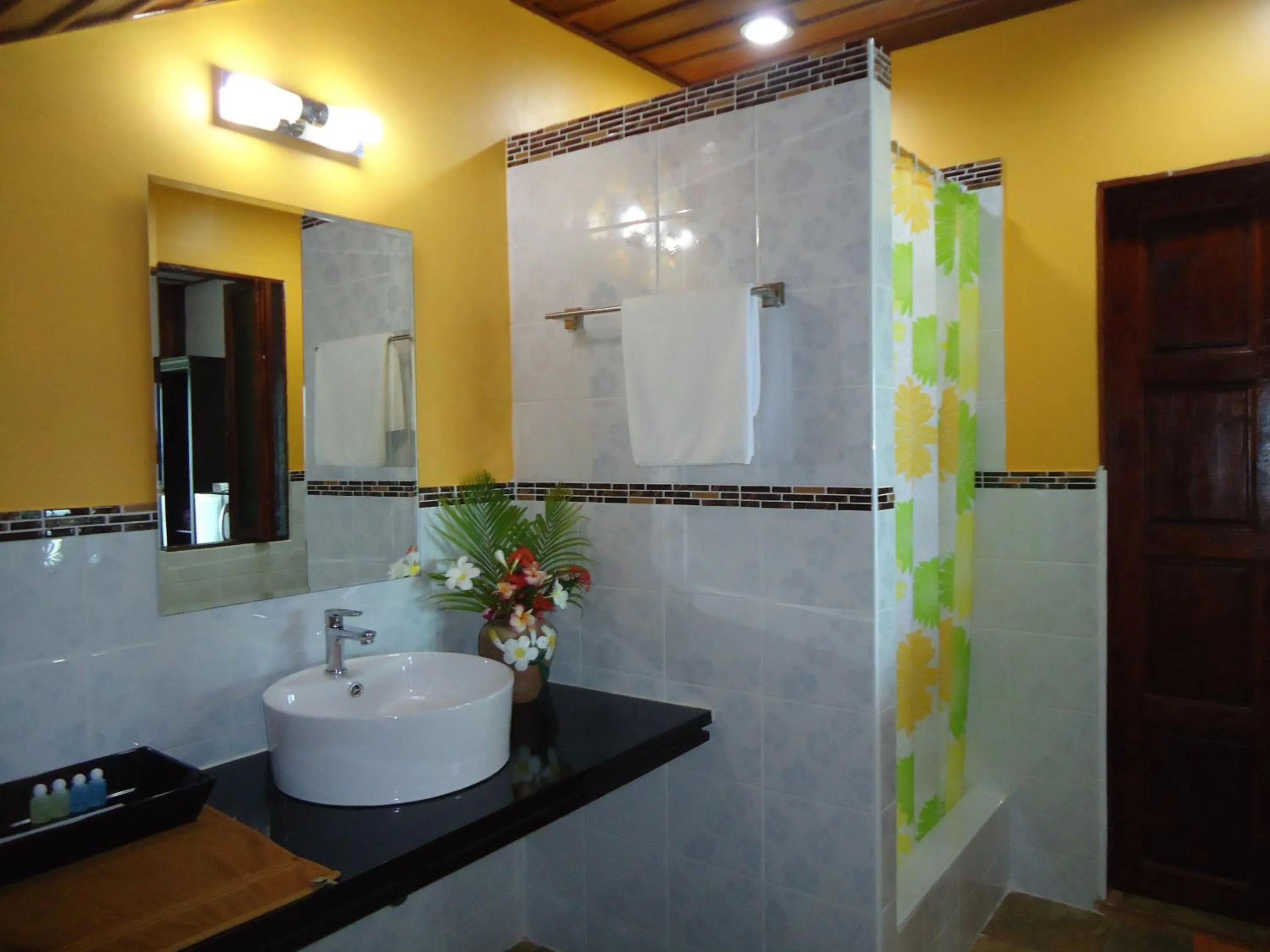 Bathroom in Sea Breeze House, Naiplao Beach