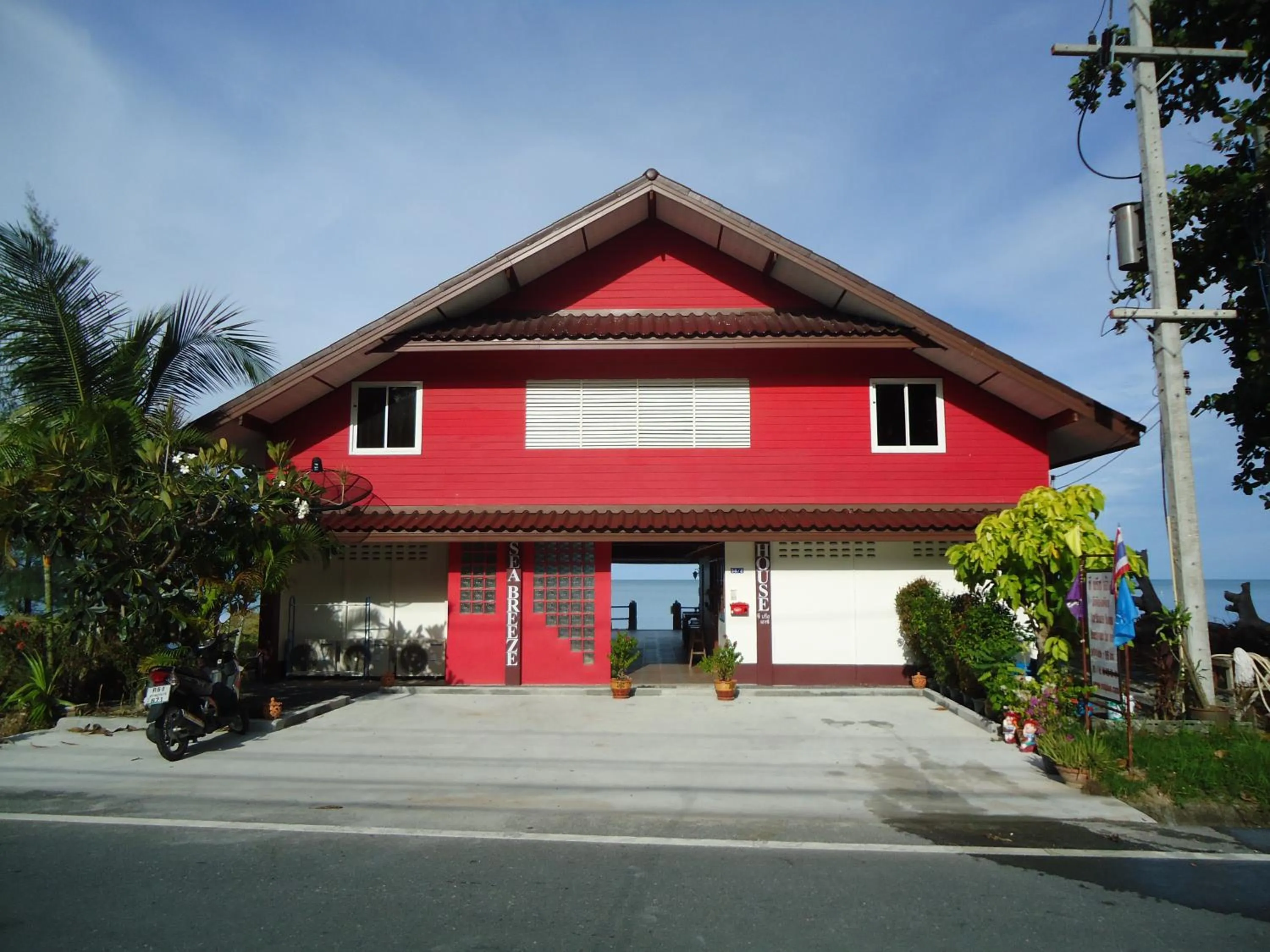 Facade/entrance in Sea Breeze House, Naiplao Beach