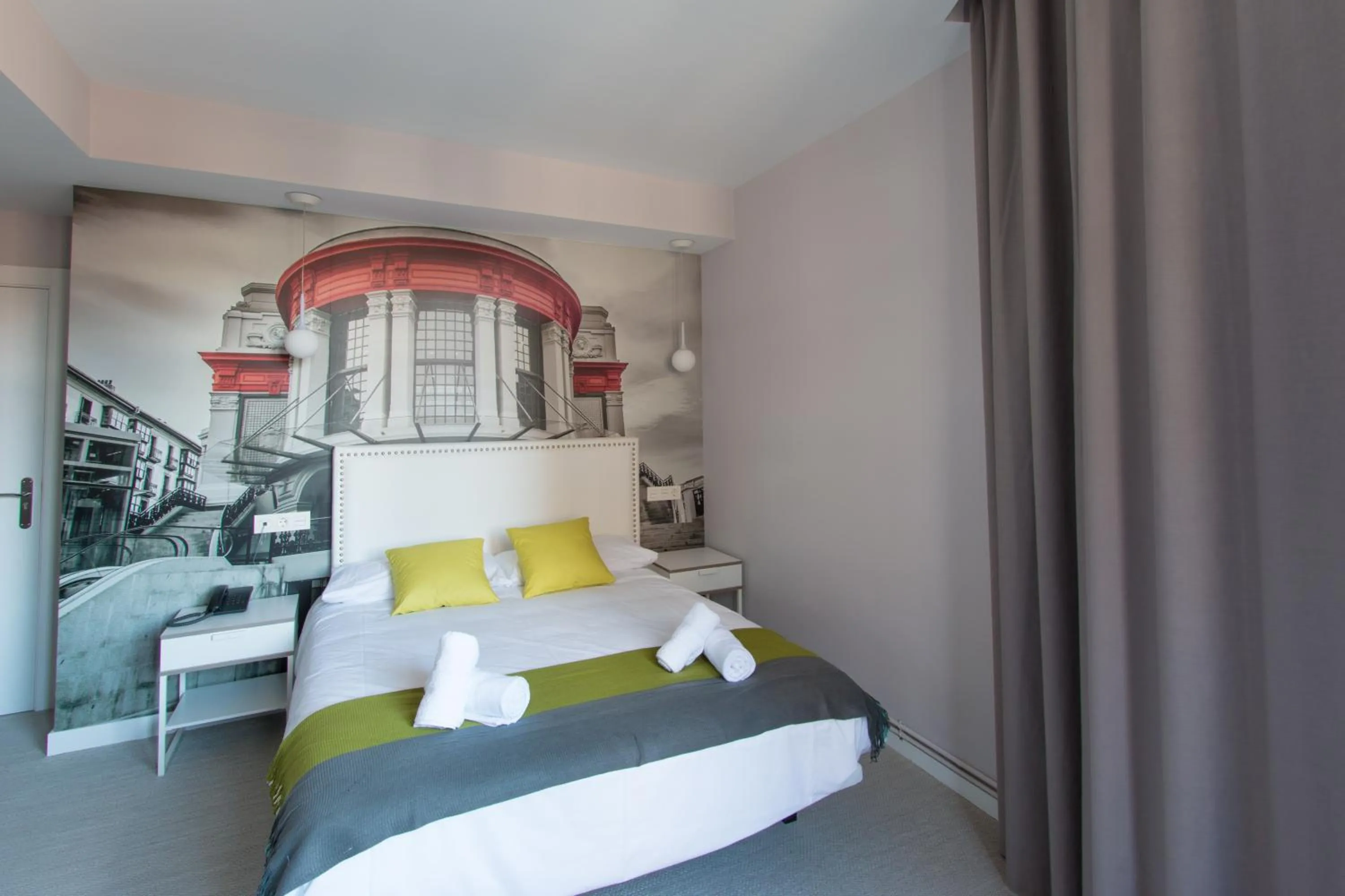 Bedroom, Bed in Bilbao City Rooms