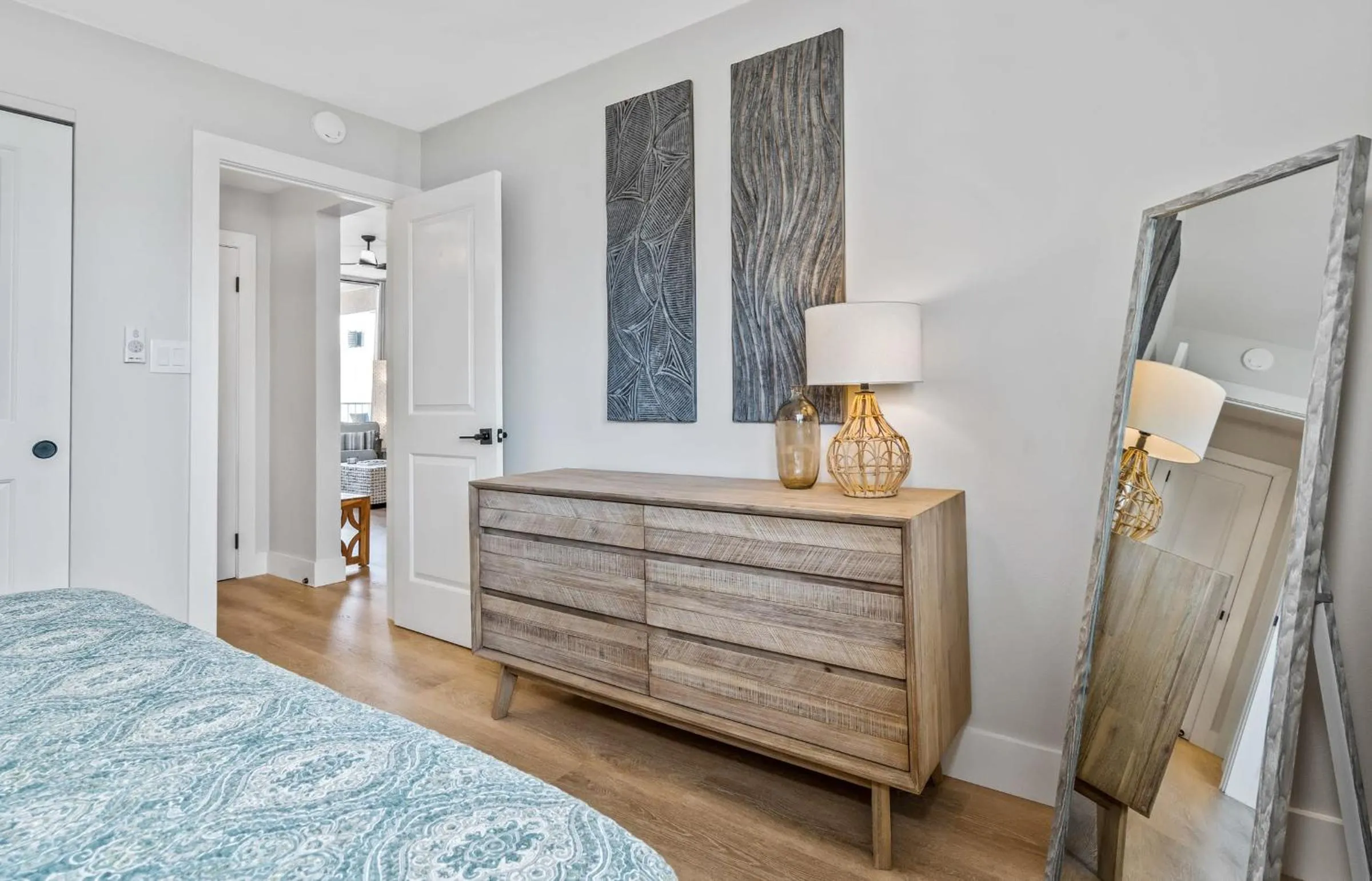 Bed in Upscale Oceanfront Penthouse Vistas