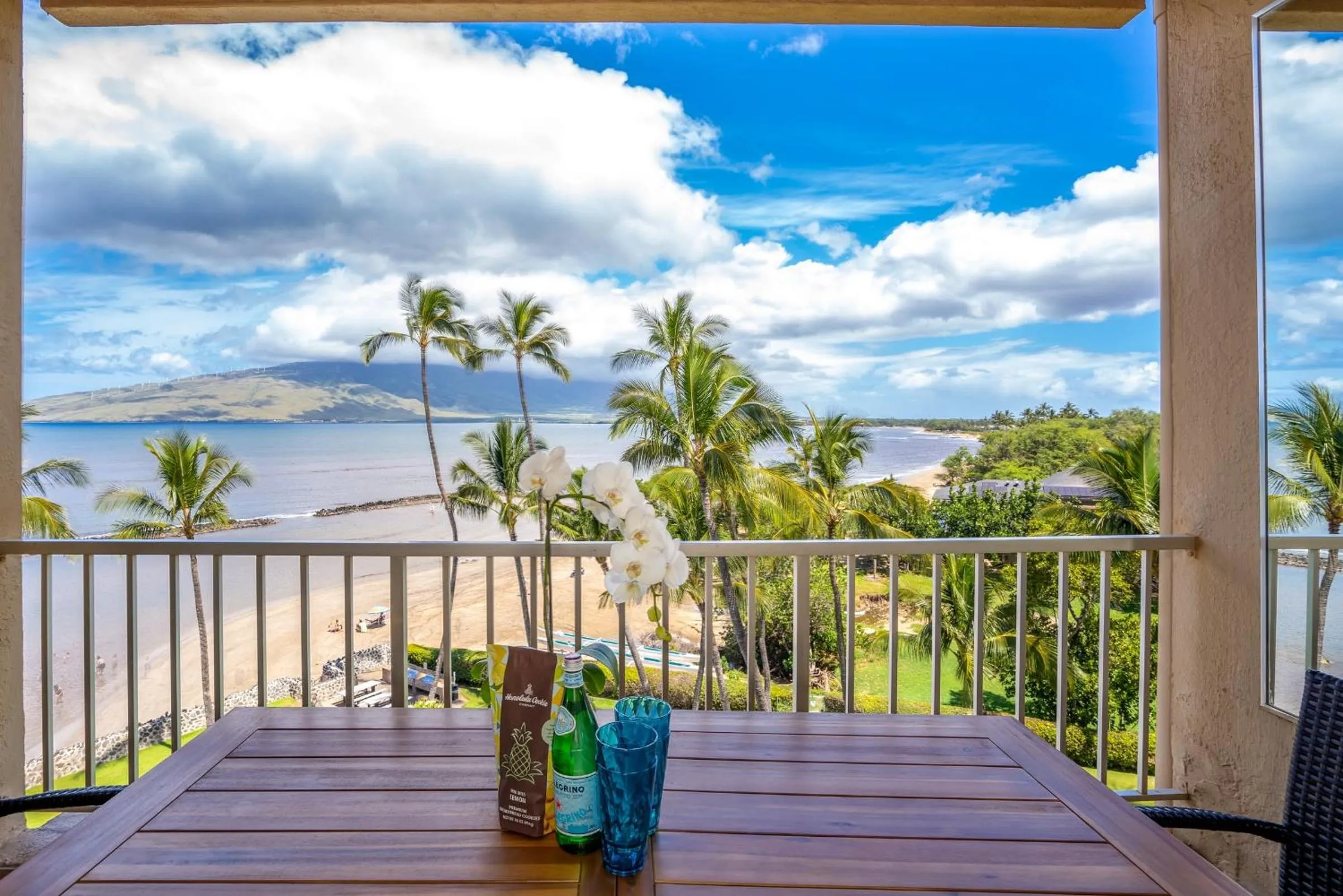 Upscale Oceanfront Penthouse Vistas