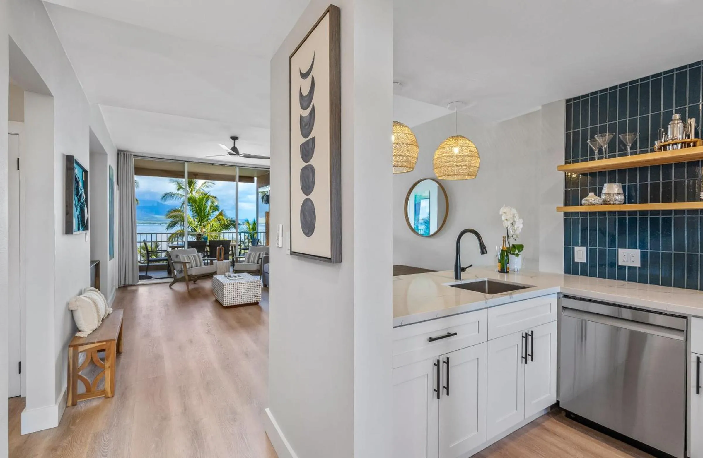 Upscale Oceanfront Penthouse Vistas