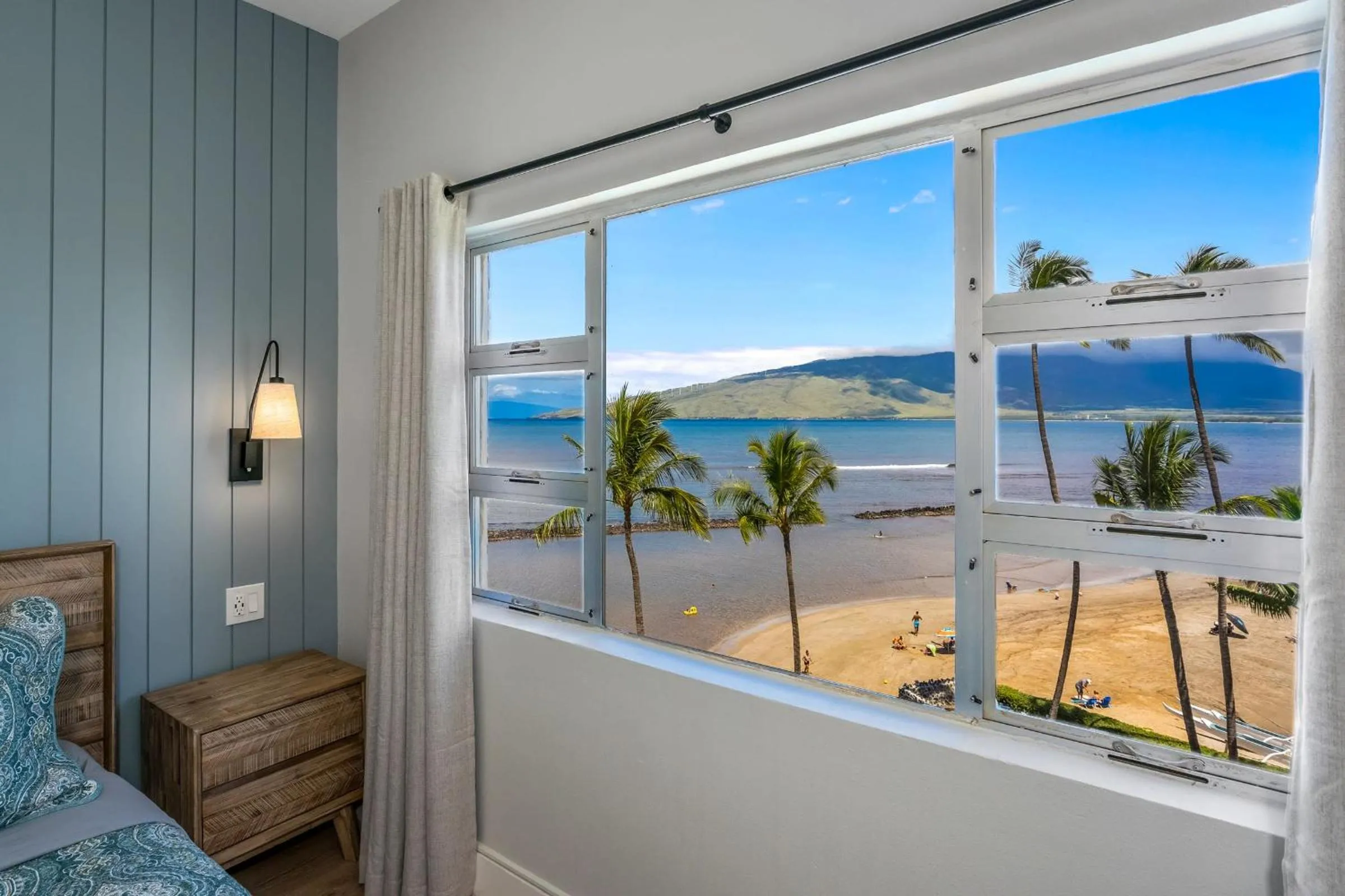 Upscale Oceanfront Penthouse Vistas